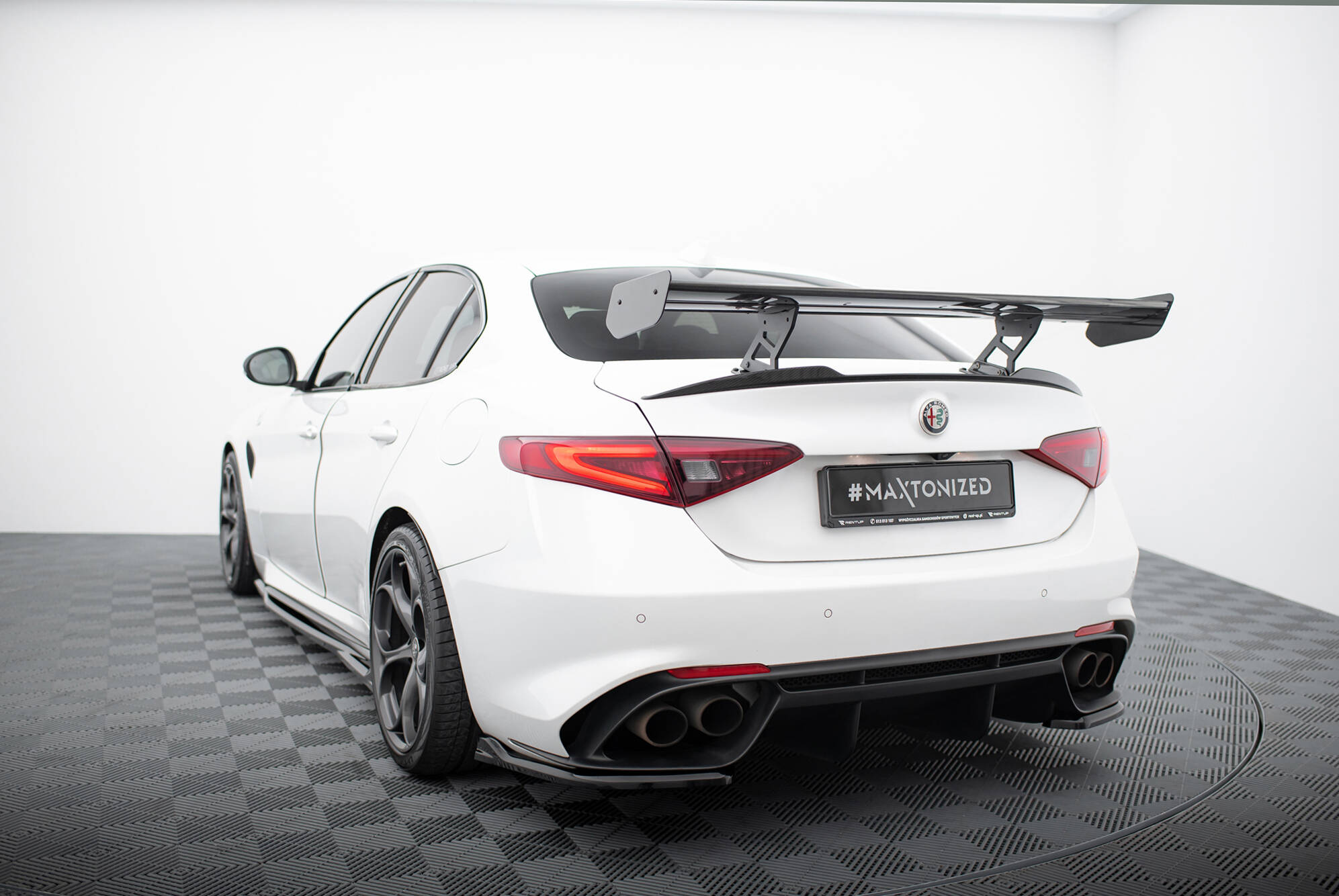 Maxton Design Карбоновый спойлер Alfa Romeo Giulia Quadrifoglio — изображение 2