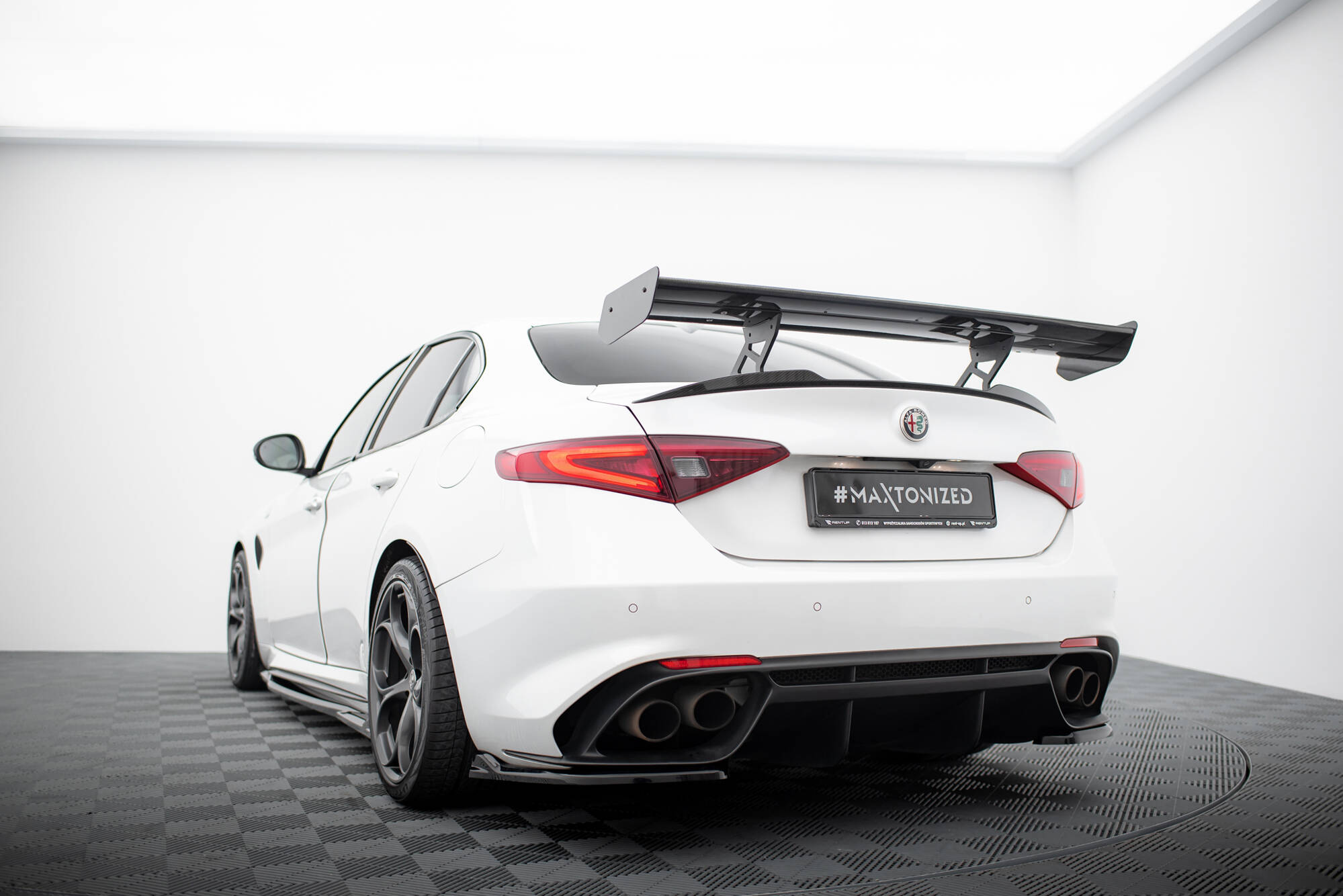 Maxton Design Карбоновый спойлер Alfa Romeo Giulia Quadrifoglio — изображение 3