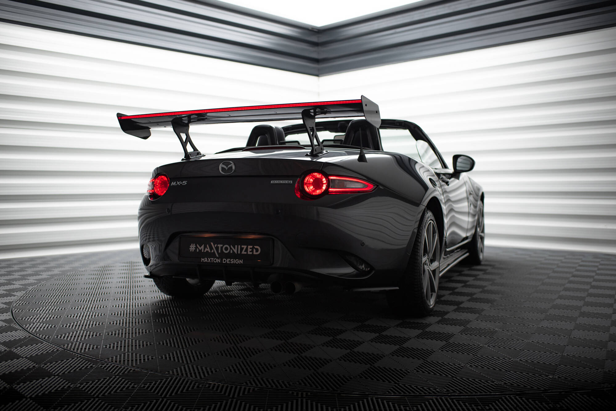 Maxton Design Карбоновый спойлер в стиле JDM + светодиодная подсветка для Mazda MX-5 ND (Mk4) — изображение 4