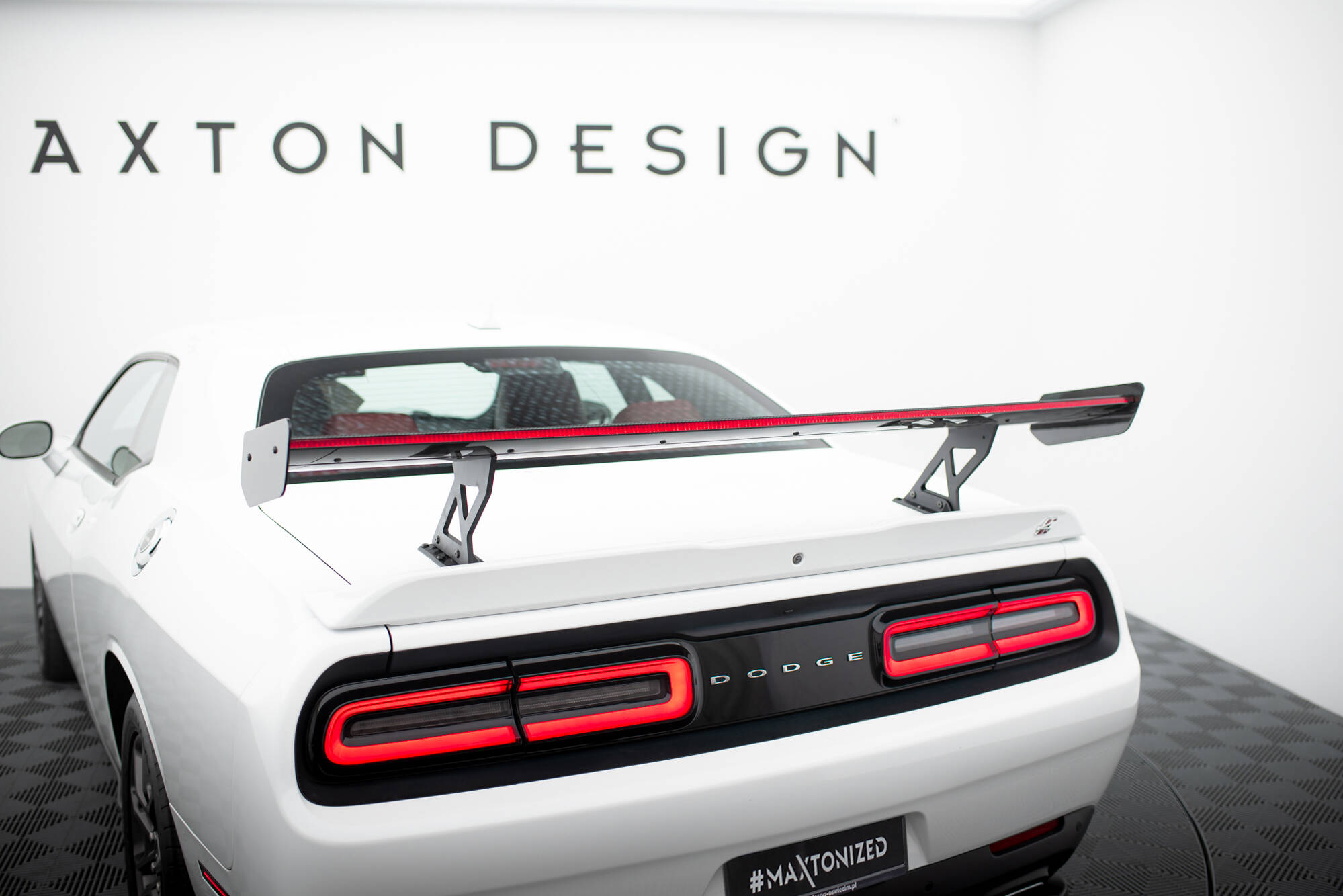 Maxton Design Карбоновый спойлер + светодиодная подсветка для Dodge Challenger Mk3 — изображение 11