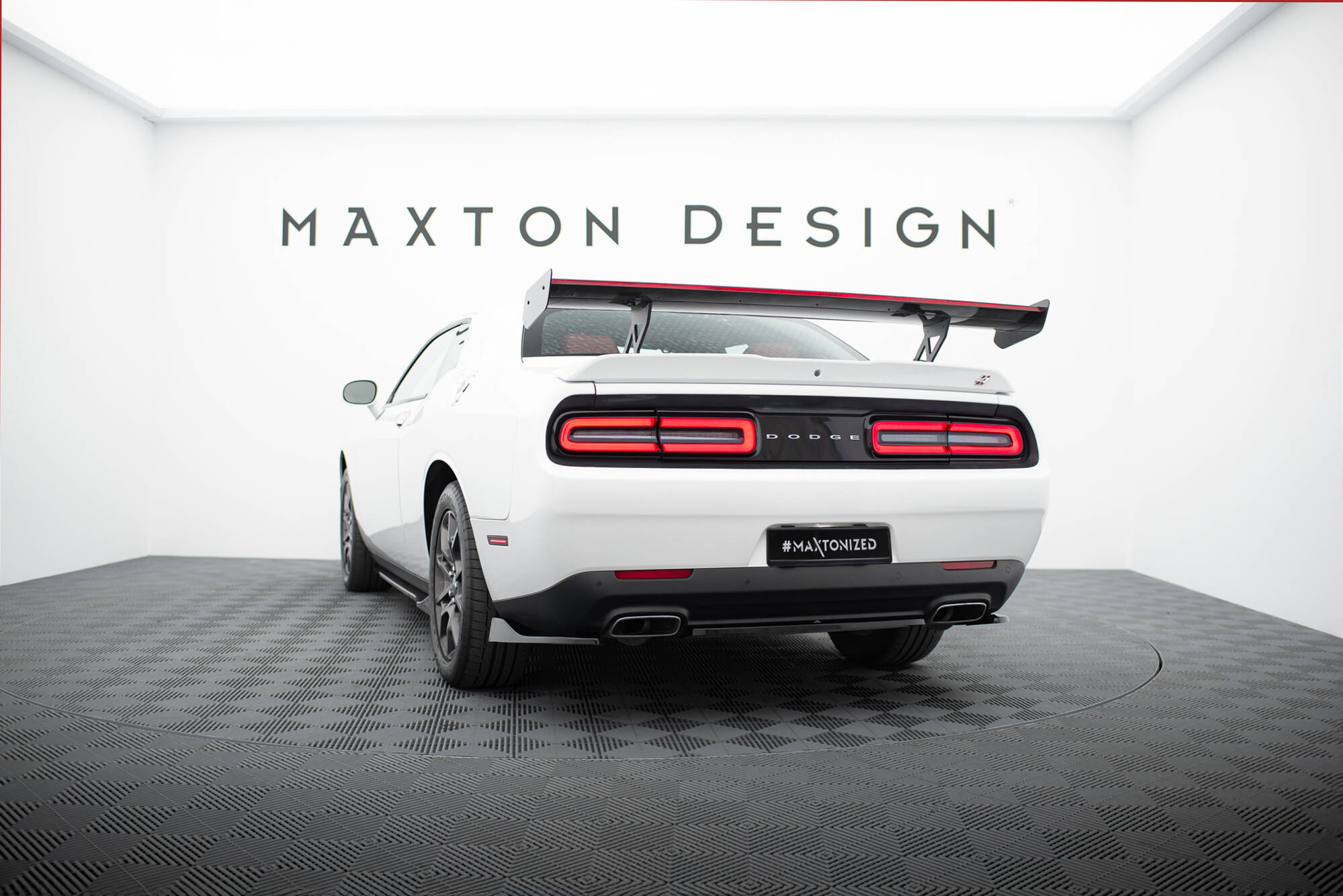 Maxton Design Карбоновый спойлер + светодиодная подсветка для Dodge Challenger Mk3 — изображение 12