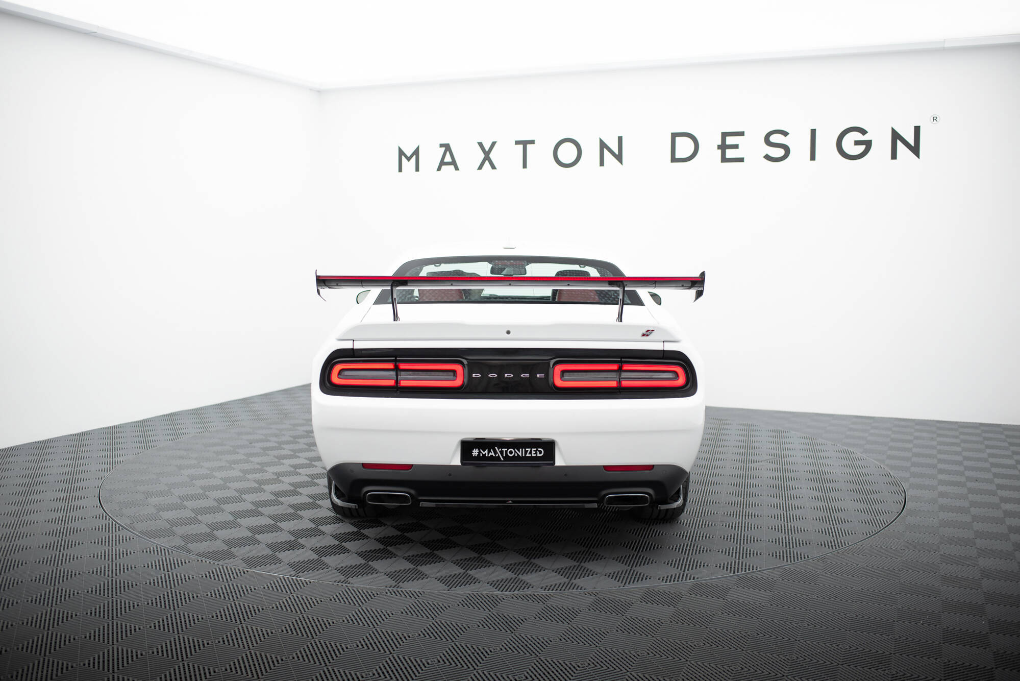 Maxton Design Карбоновый спойлер + светодиодная подсветка для Dodge Challenger Mk3 — изображение 13