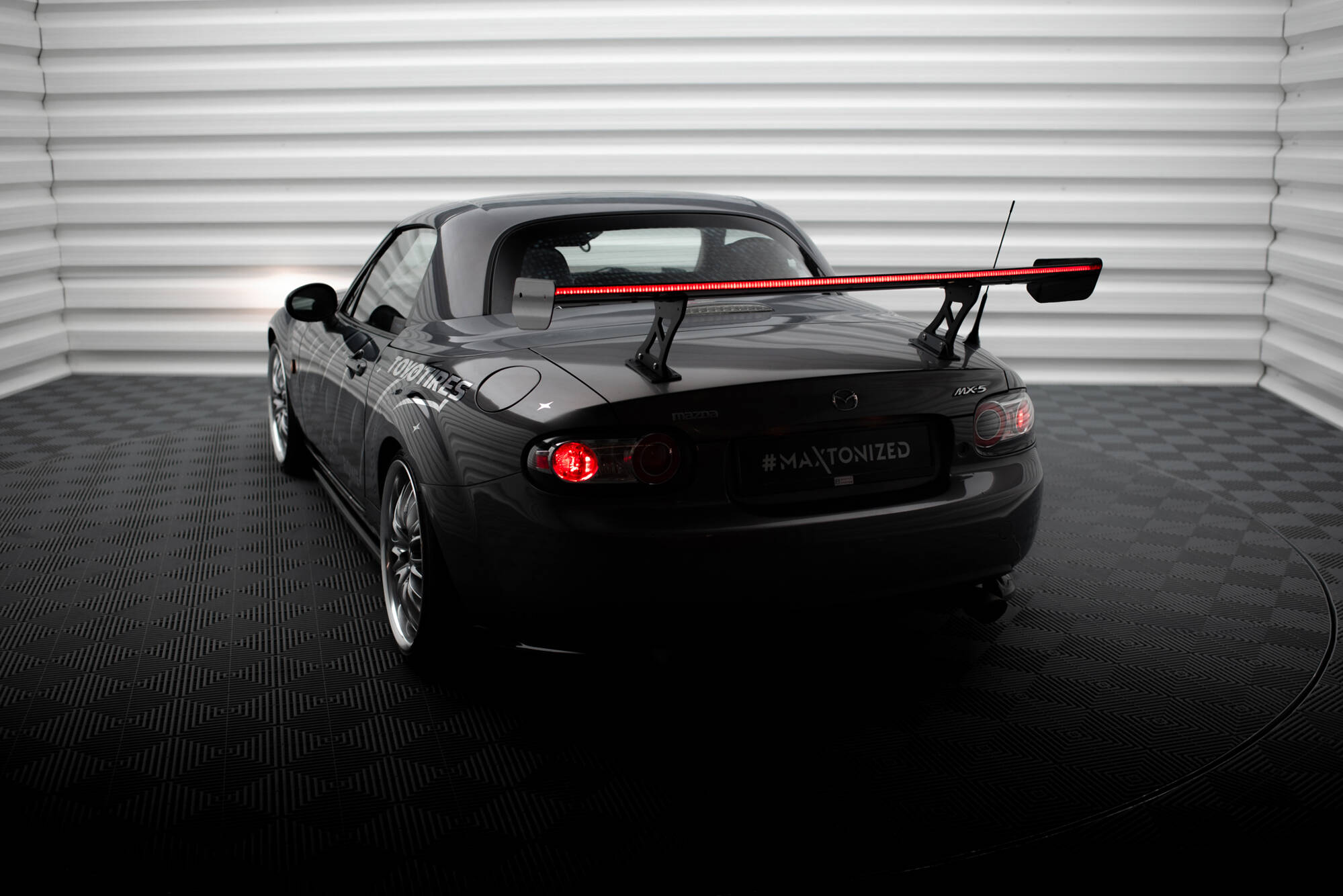 Maxton Design Карбоновый спойлер + светодиодная подсветка для Mazda MX5 Hardtop NC (MK3) — изображение 7