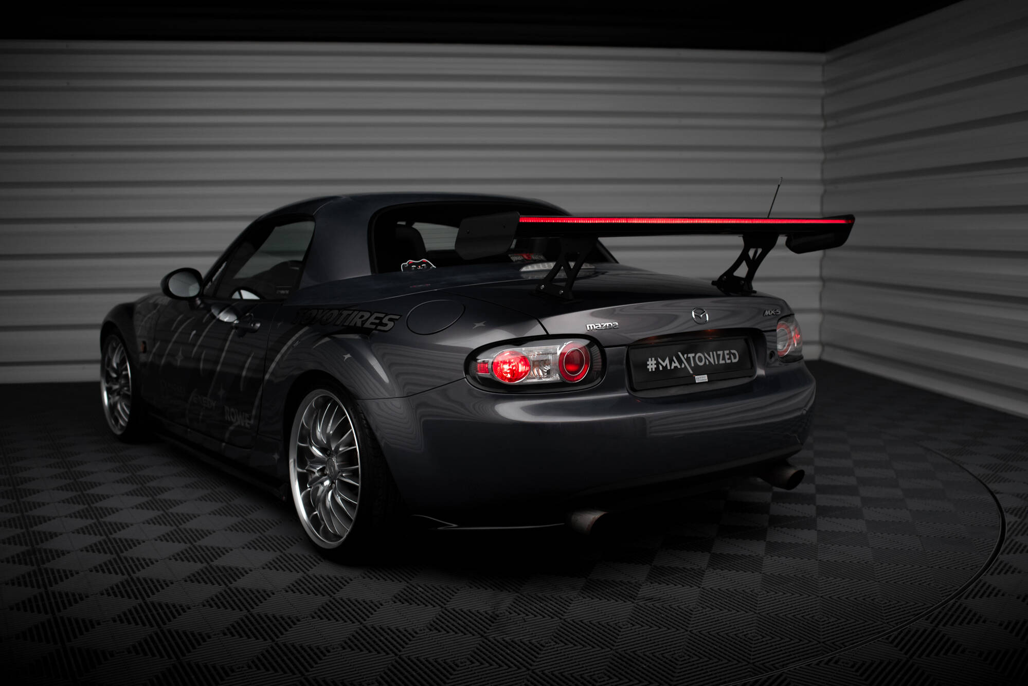Maxton Design Карбоновый спойлер + светодиодная подсветка для Mazda MX5 Hardtop NC (MK3) — изображение 14