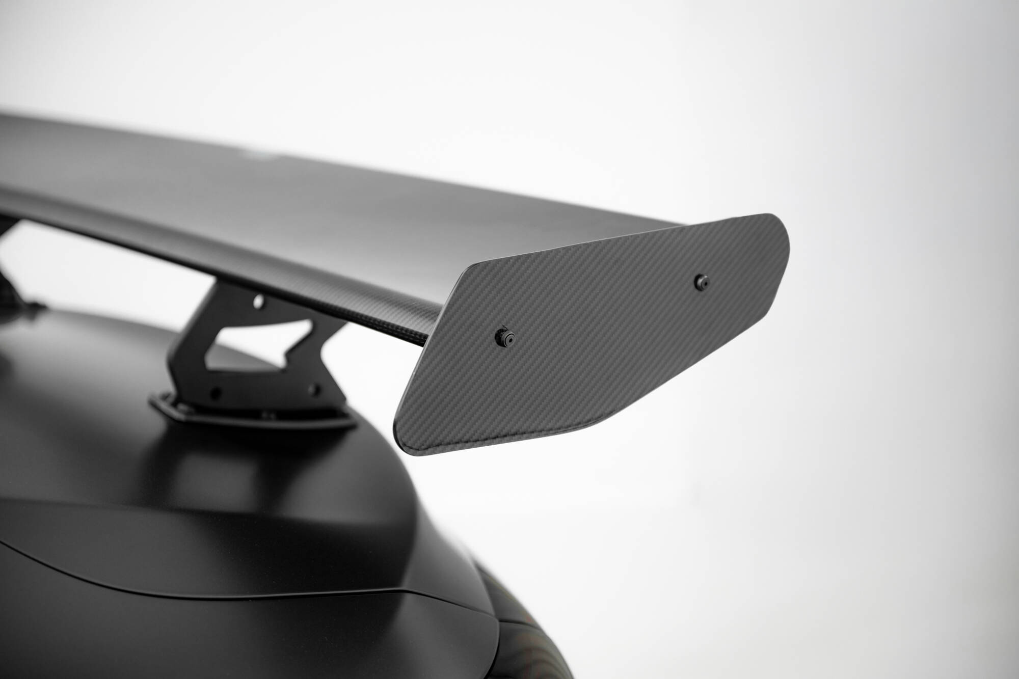 Maxton Design Карбоновый спойлер V.1 + светодиоды для Mercedes-Benz CLE AMG-Line C236 — изображение 9