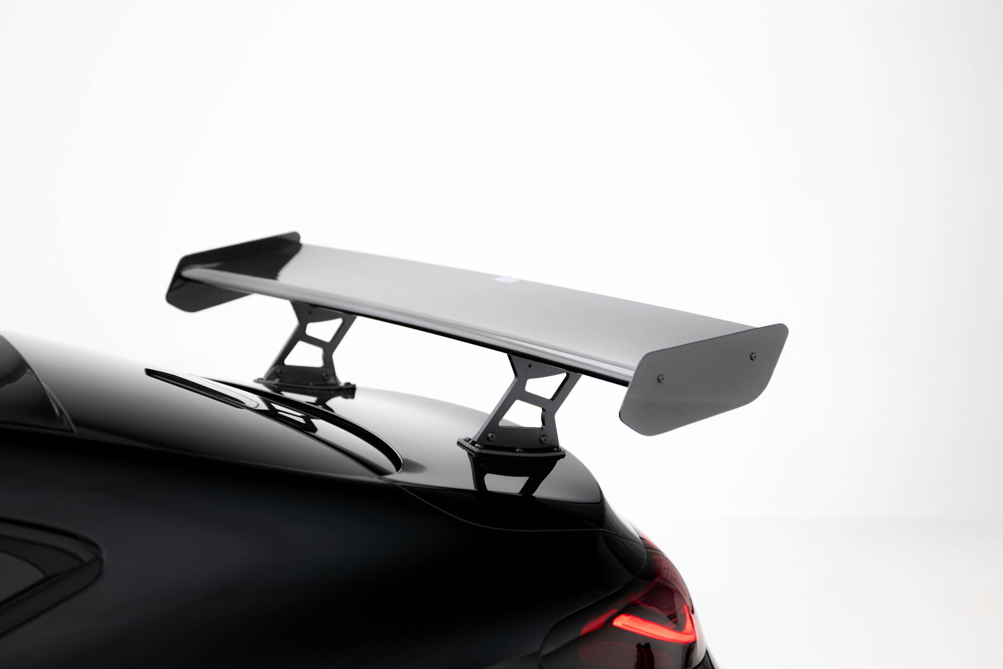 Maxton Design Карбоновый спойлер V.2 + светодиоды для Mercedes-AMG CLE 53 C236 — изображение 5