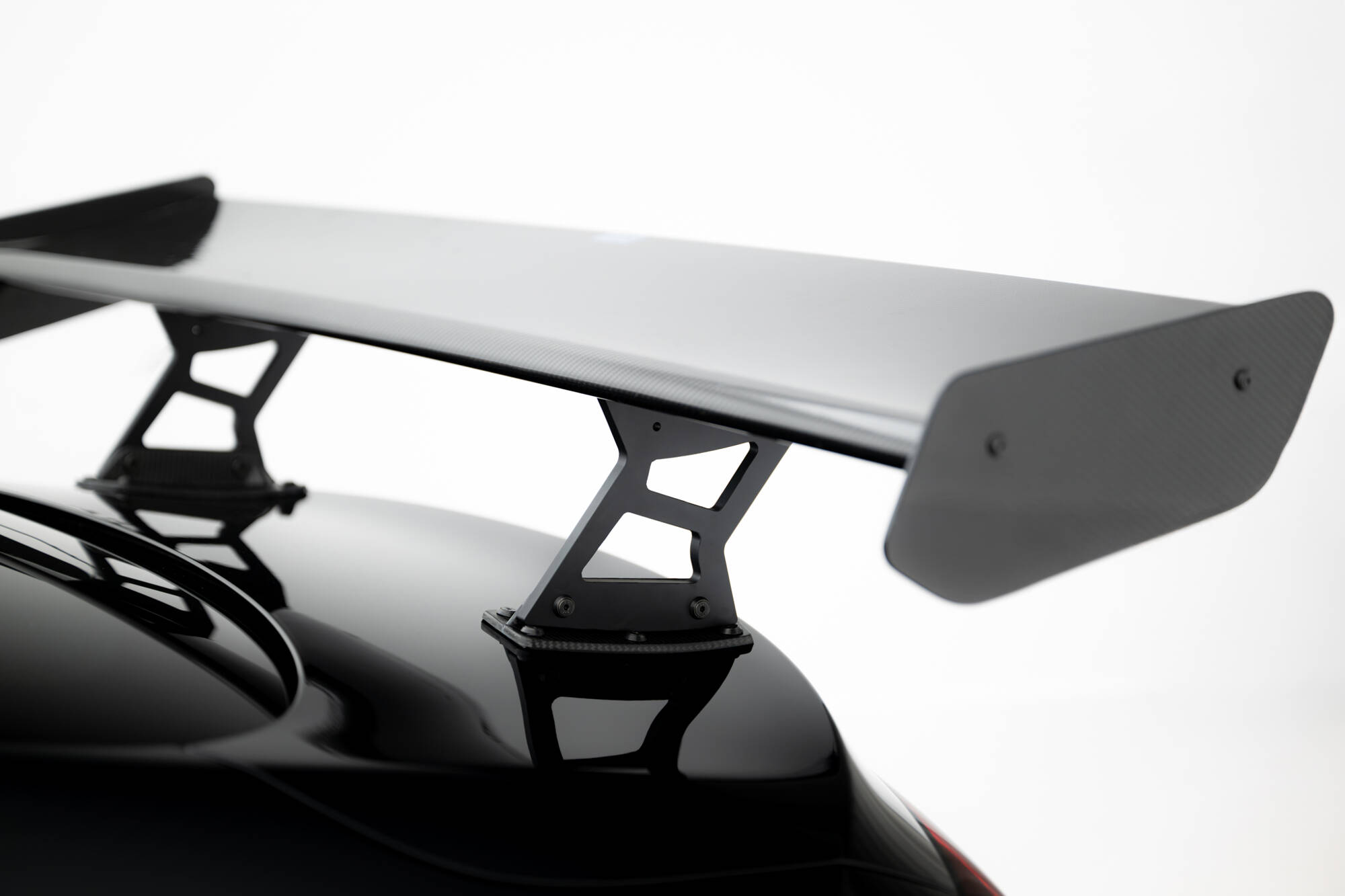 Maxton Design Карбоновый спойлер V.2 + светодиоды для Mercedes-AMG CLE 53 C236 — изображение 6