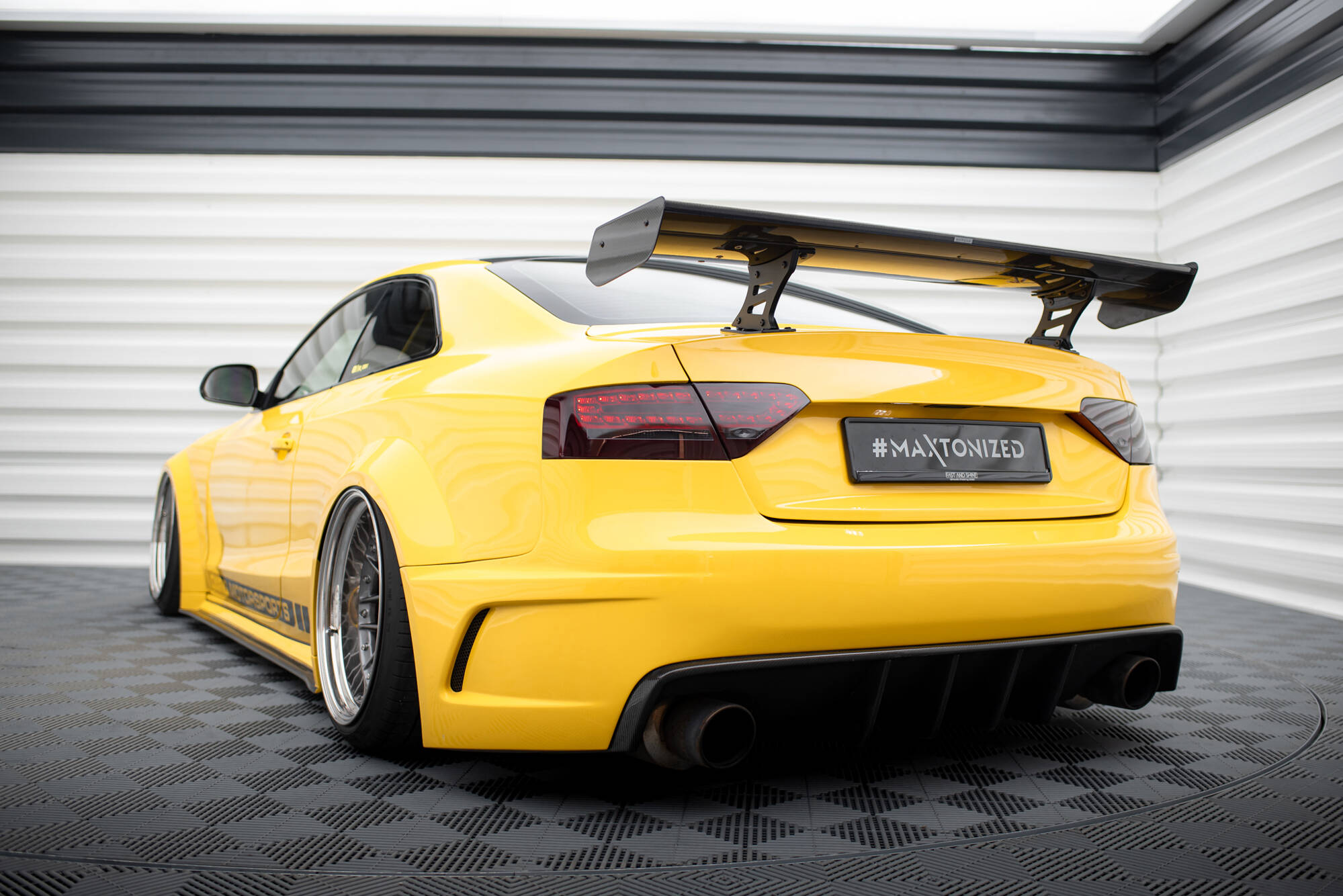 Maxton Design Карбоновый спойлер с внутренними кронштейнами и стойками для Audi A5 Coupe 8T — изображение 2