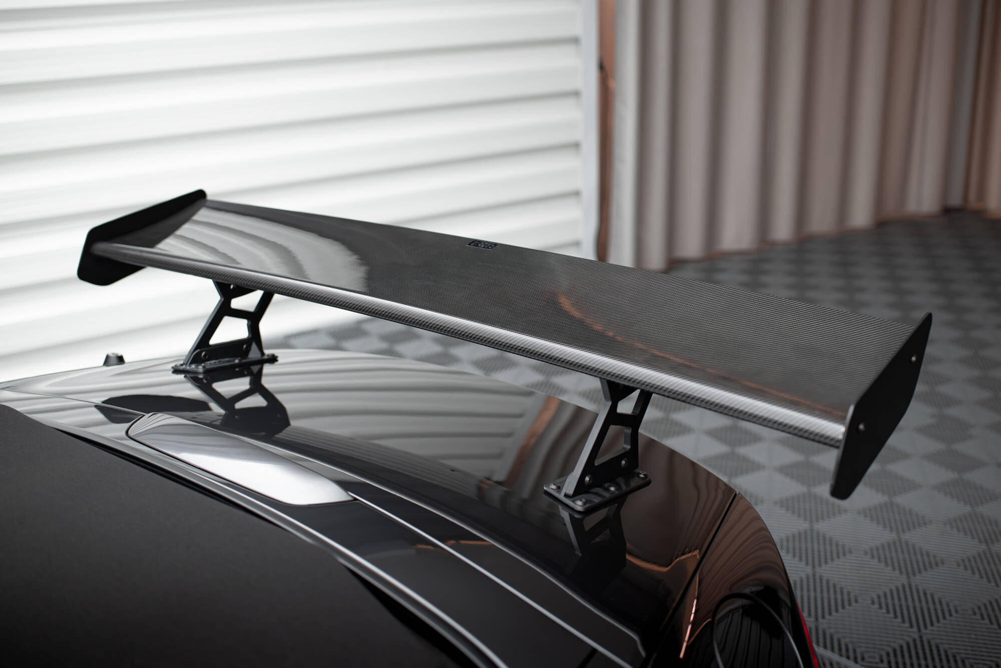 Maxton Design Карбоновый спойлер с внутренними кронштейнами и стойками + светодиодная подсветка для Mazda MX-5 ND (Mk4) — изображение 6