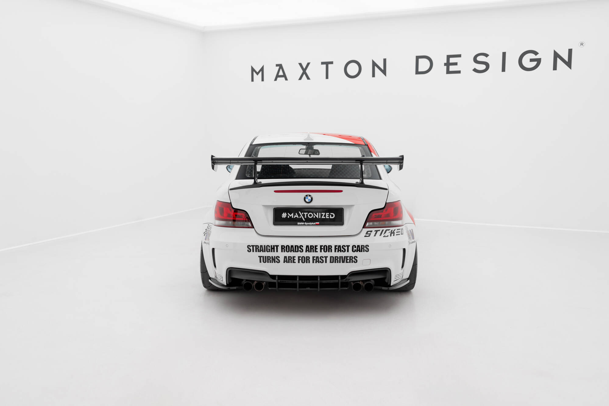Maxton Design Карбоновый спойлер с верхним креплением типа «лебединая лапка» для BMW 1 M E82 — изображение 2