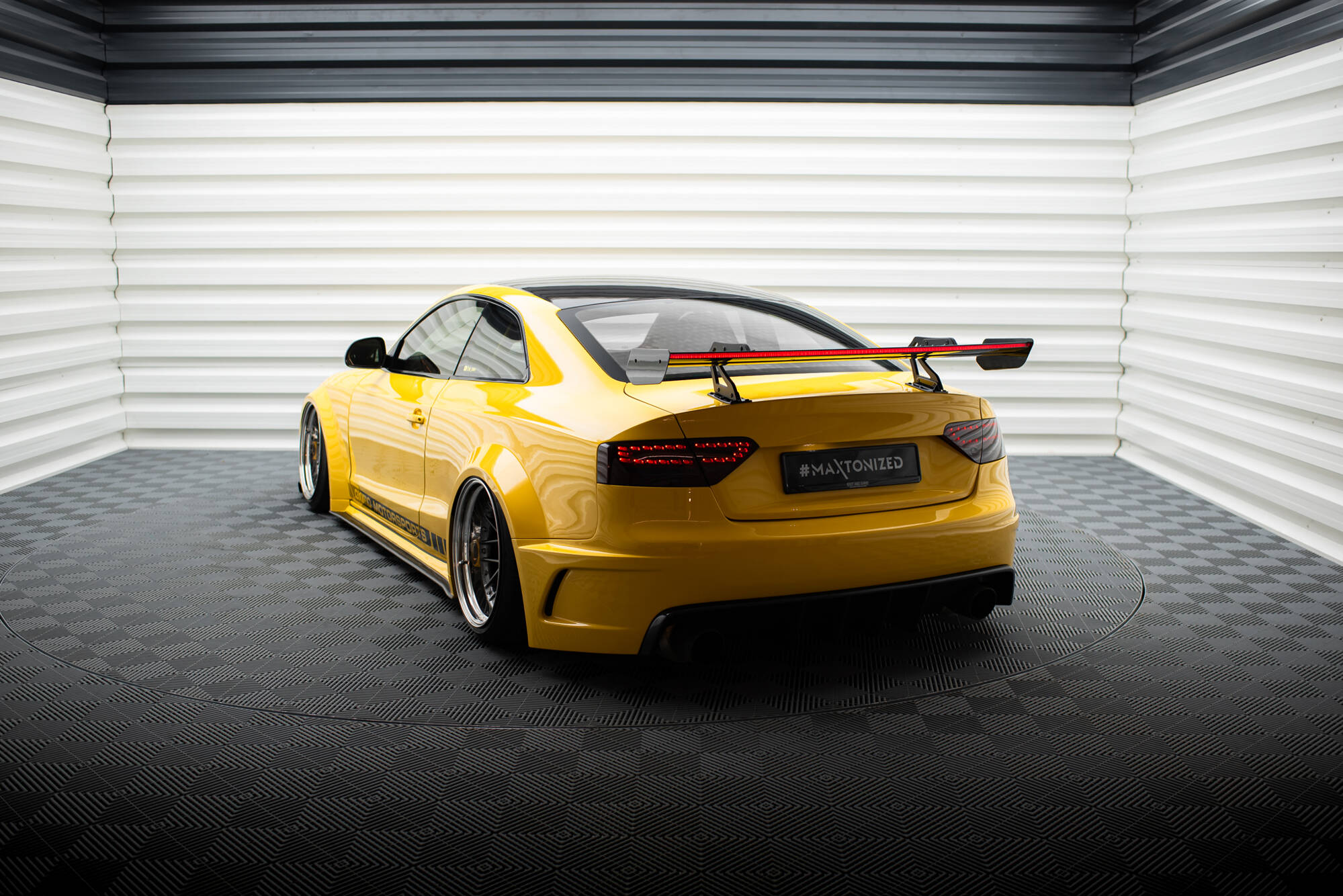 Maxton Design Карбоновый спойлер с верхним креплением типа «лебединая пасть» + светодиодная подсветка для Audi A5 Coupe 8T — изображение 16