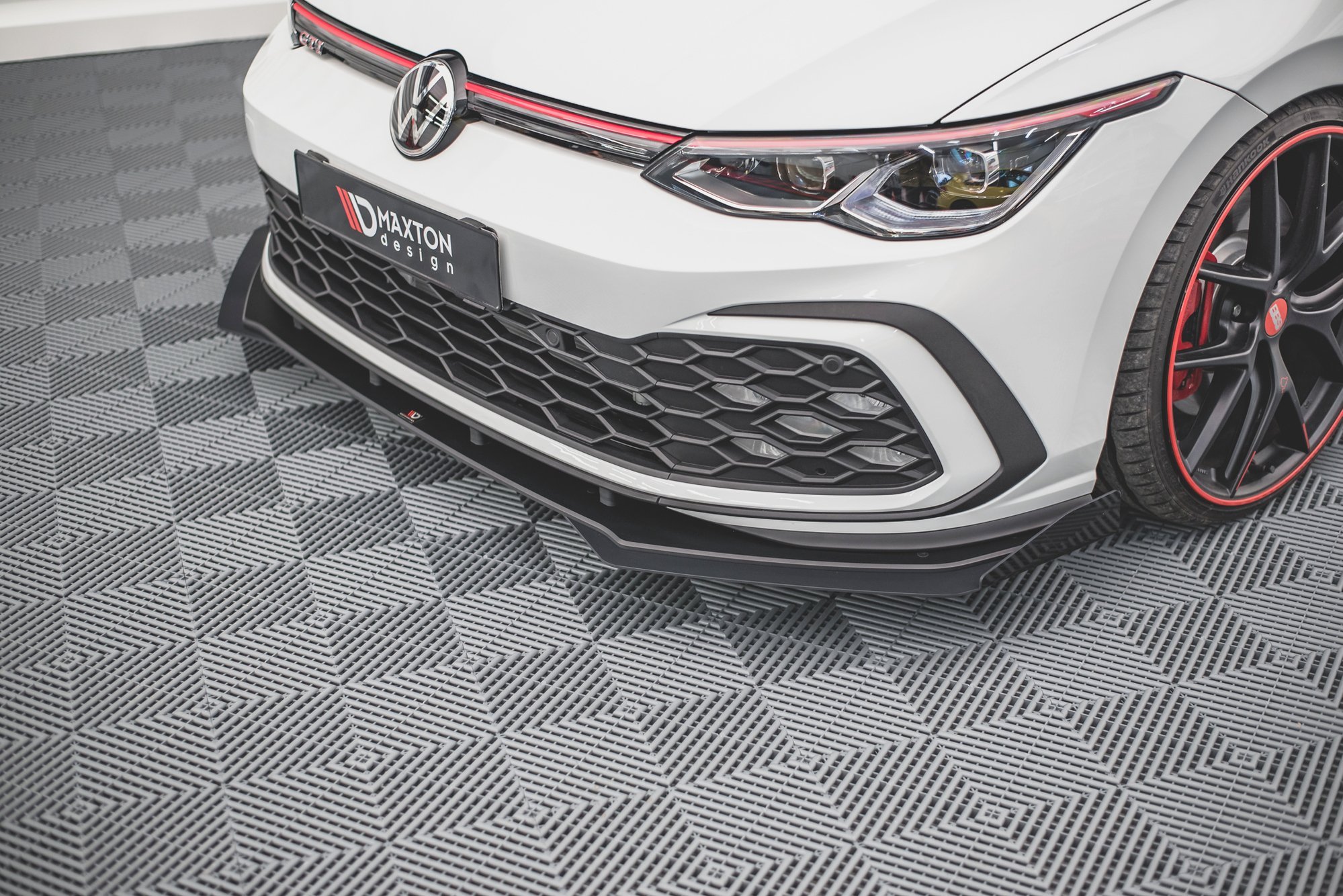 Maxton Design Закрылки Volkswagen Golf GTI / GTE / GTD / R-Line Mk8