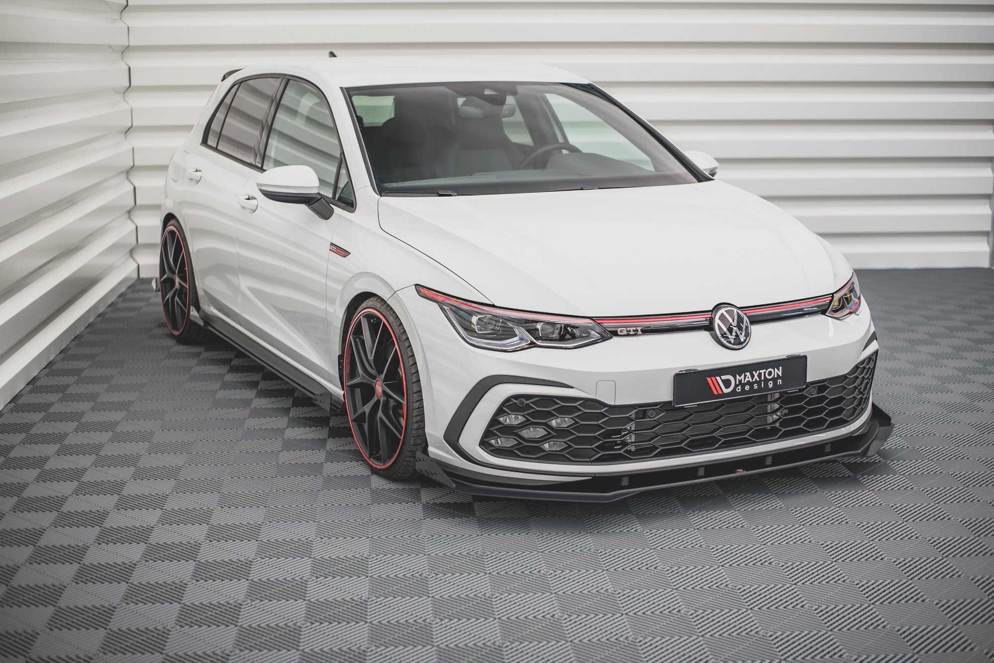 Maxton Design Закрылки Volkswagen Golf GTI / GTE / GTD / R-Line Mk8 — изображение 3