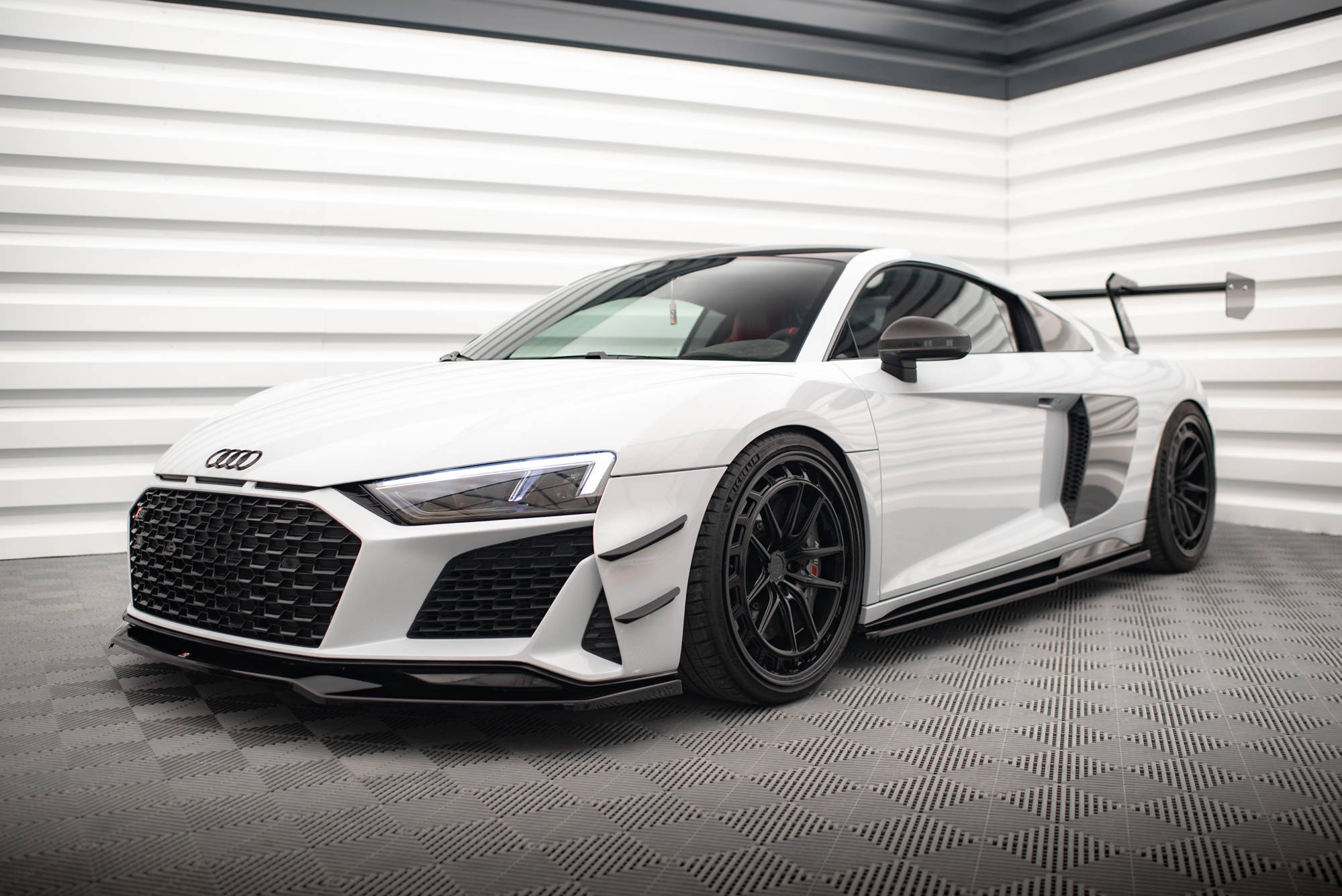 Maxton Design Передние бамперные аэродинамические элементы (канарды) Audi R8 Mk2 Facelift — изображение 3