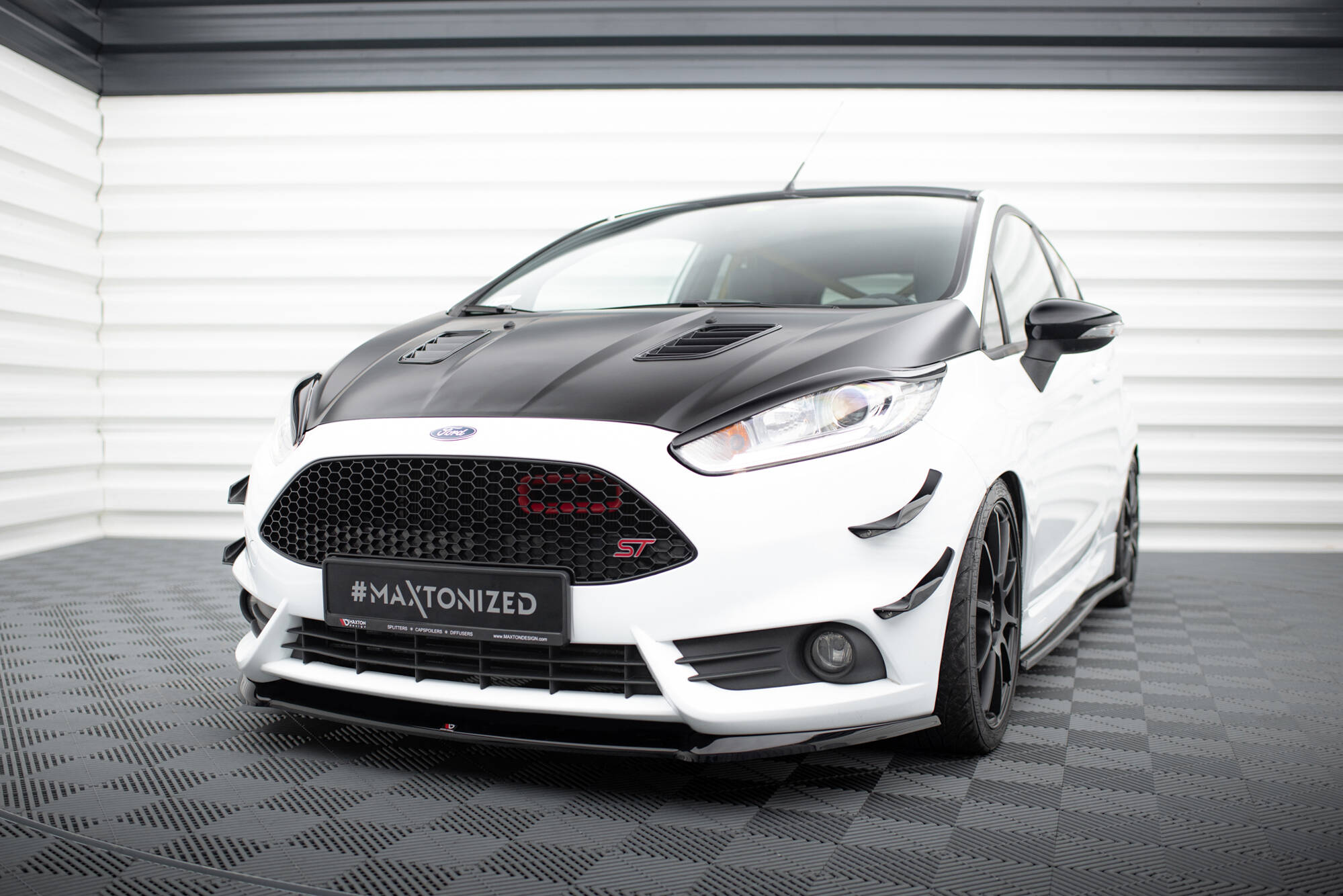 Maxton Design Передние бамперные аэродинамические элементы (канарды) Ford Fiesta 7 ST Facelift — изображение 2