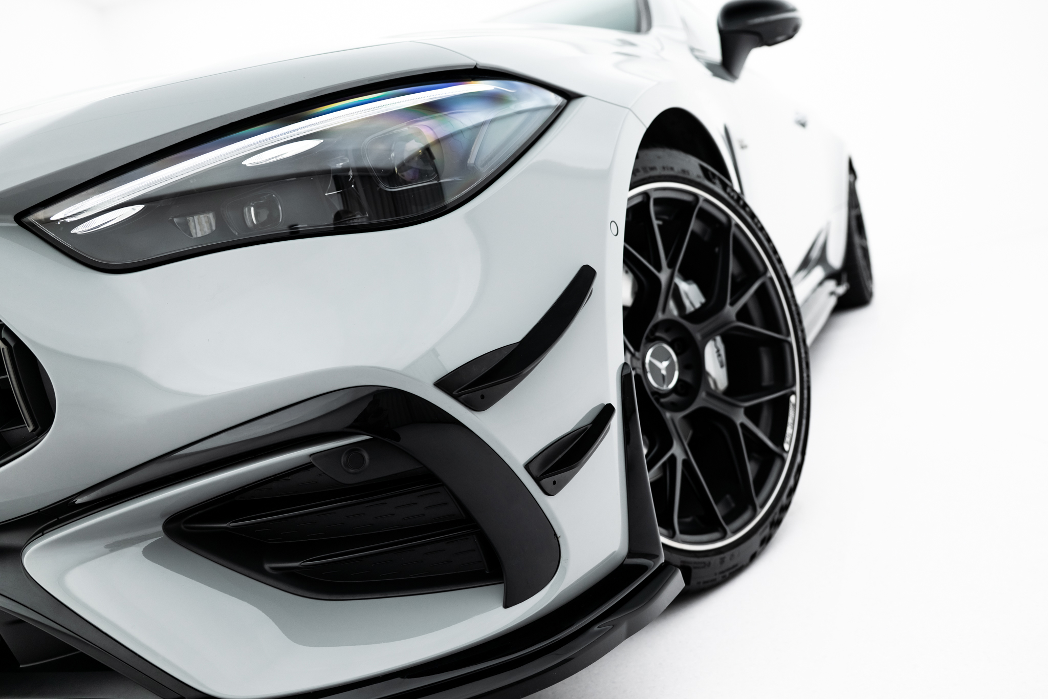 Maxton Design Передние бамперные аэродинамические элементы (канарды) Mercedes-AMG CLE 53 Aero C236