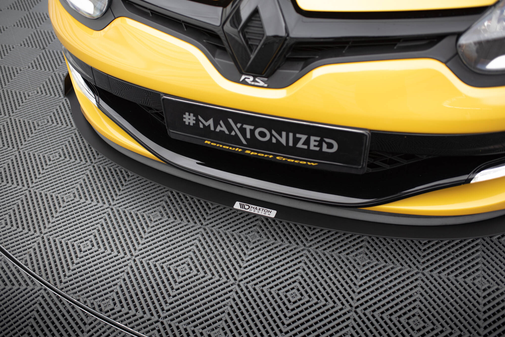 Maxton Design Передний гоночный сплиттер для Renault Megane MK3 RS — изображение 3