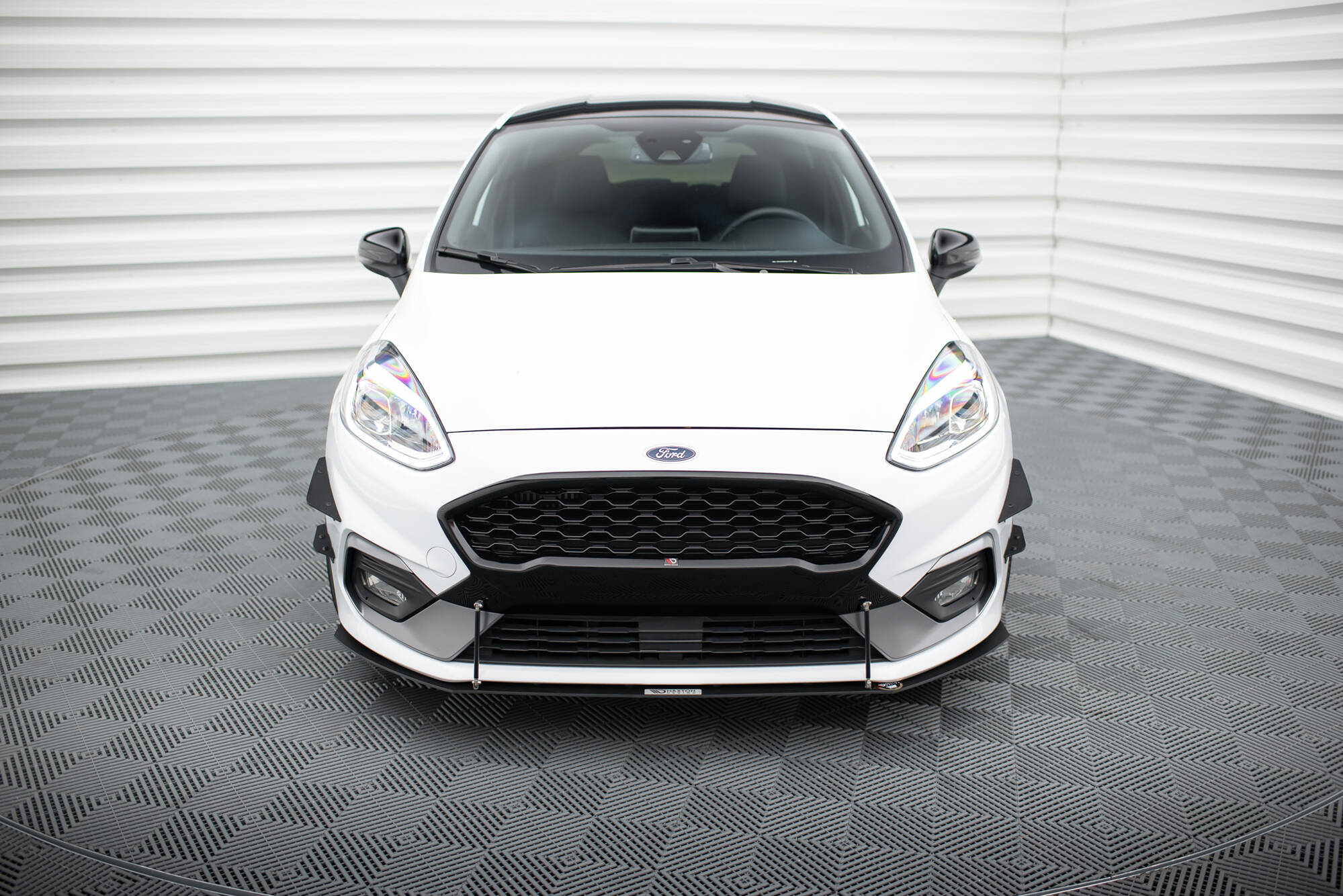 Maxton Design Передний гоночный сплиттер V.2 для Ford Fiesta Mk8 ST / ST-Line — изображение 2