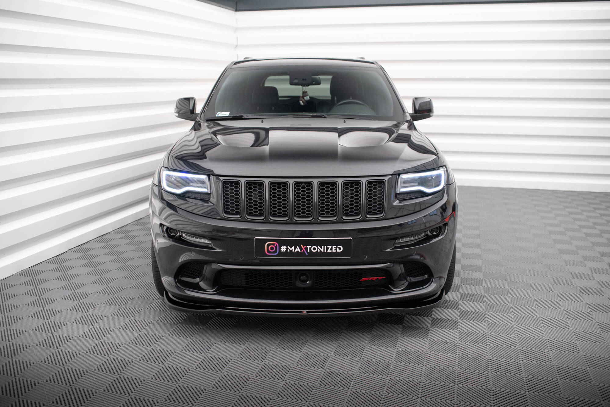 Maxton Design Передний сплиттер для Jeep Grand Cherokee SRT WK2 Facelift — изображение 2