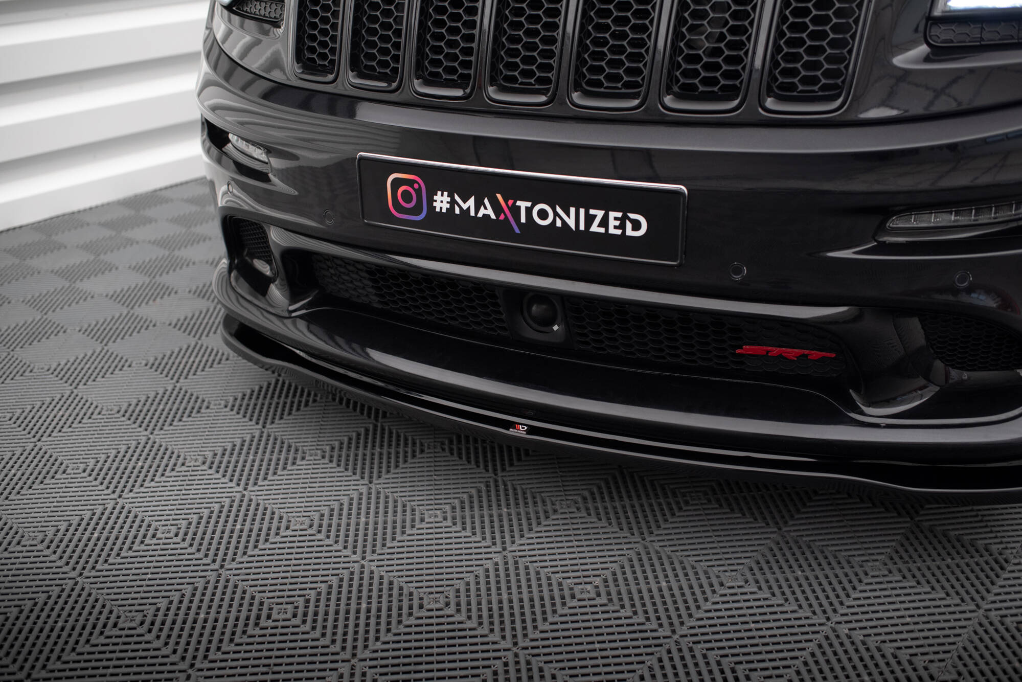 Maxton Design Передний сплиттер для Jeep Grand Cherokee SRT WK2 Facelift — изображение 3