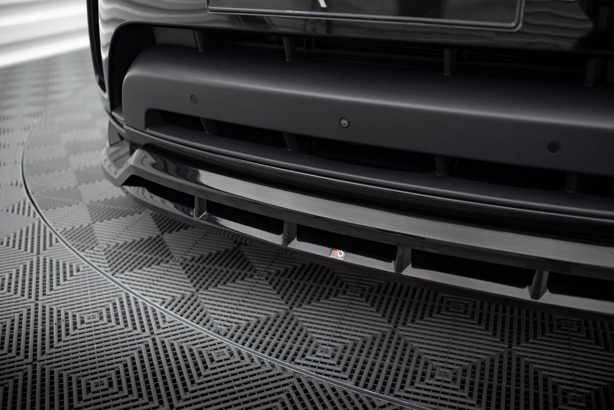 Maxton Design Передний спойлер Land Rover Discovery HSE Mk5 — изображение 3