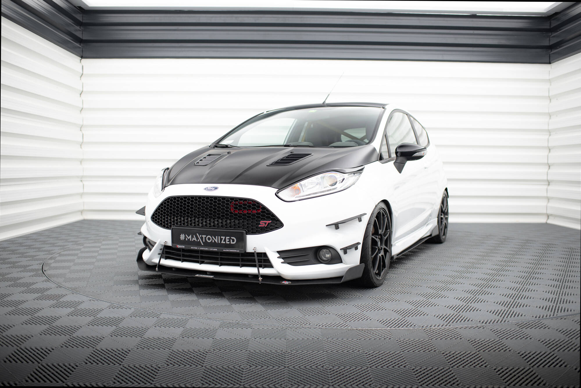 Maxton Design Передний сплиттер Racing V.2 для Ford Fiesta ST Mk7 FL — изображение 2