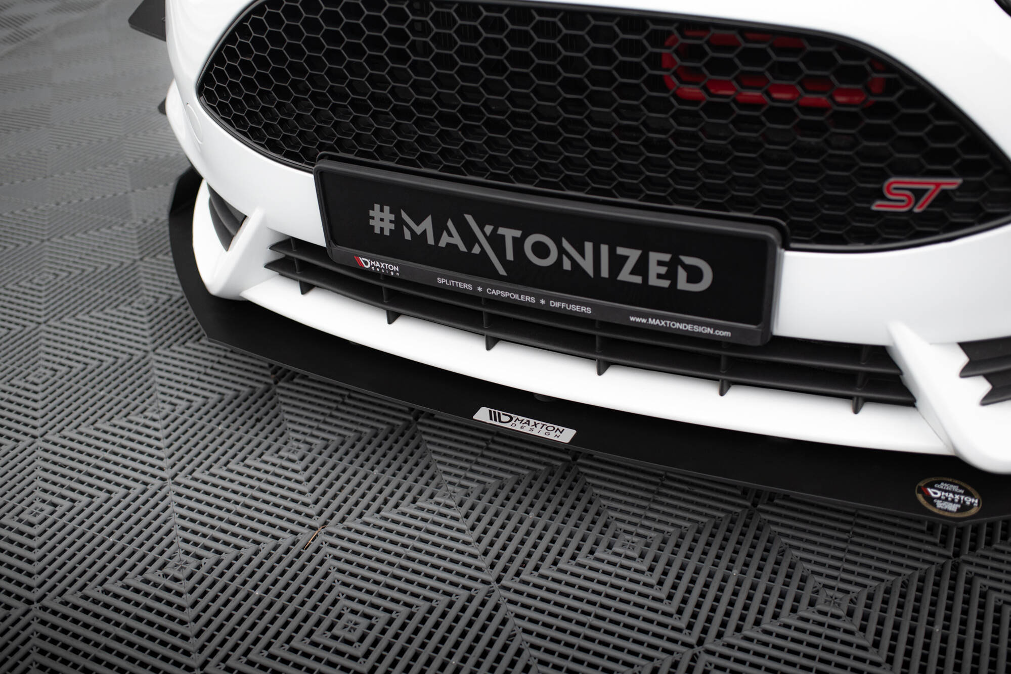 Maxton Design Передний сплиттер Racing V.3 для Ford Fiesta ST Mk7 FL
