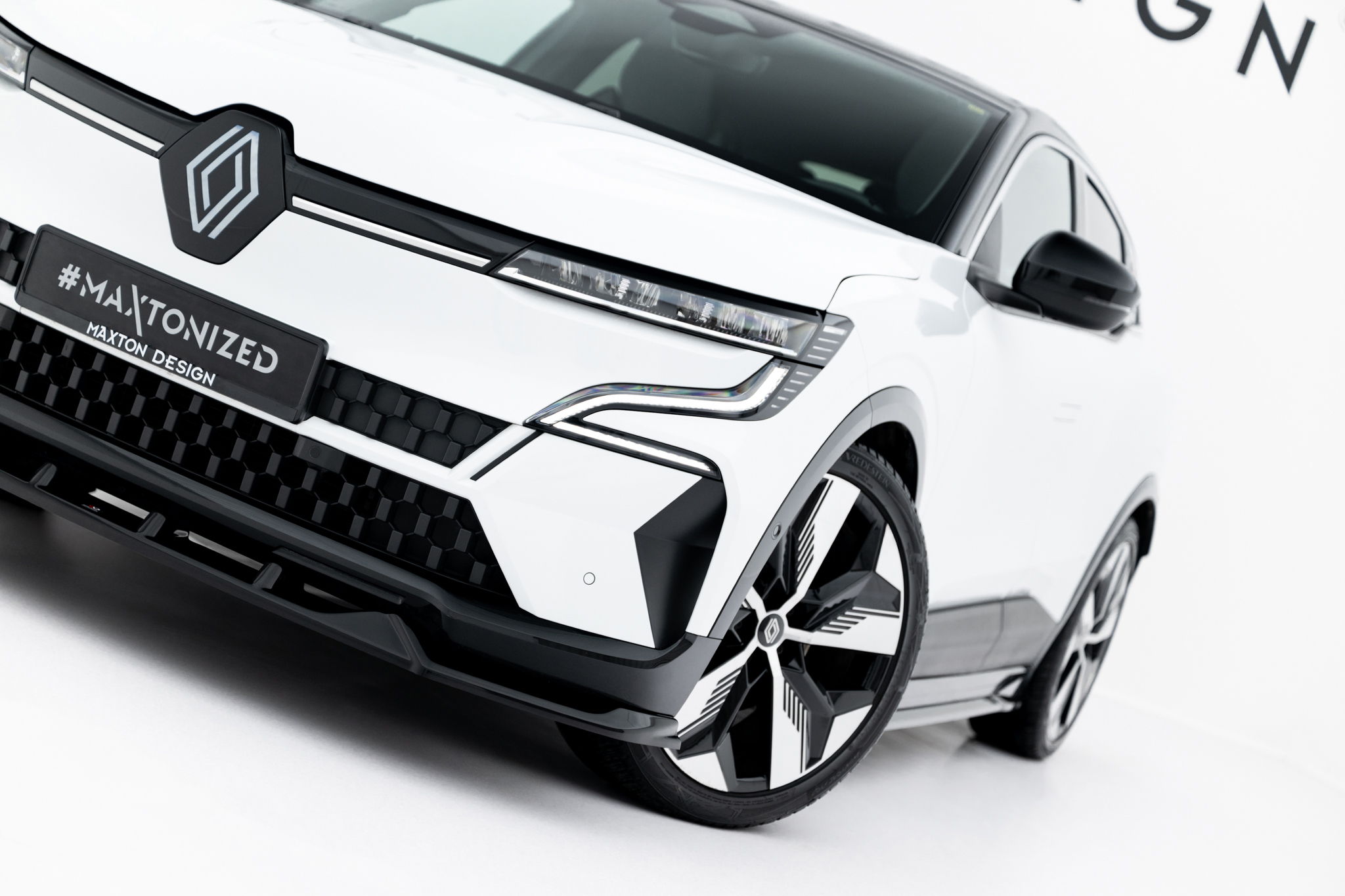Maxton Design Передний сплиттер Renault Megane E-Tech Electric Mk1 — изображение 4