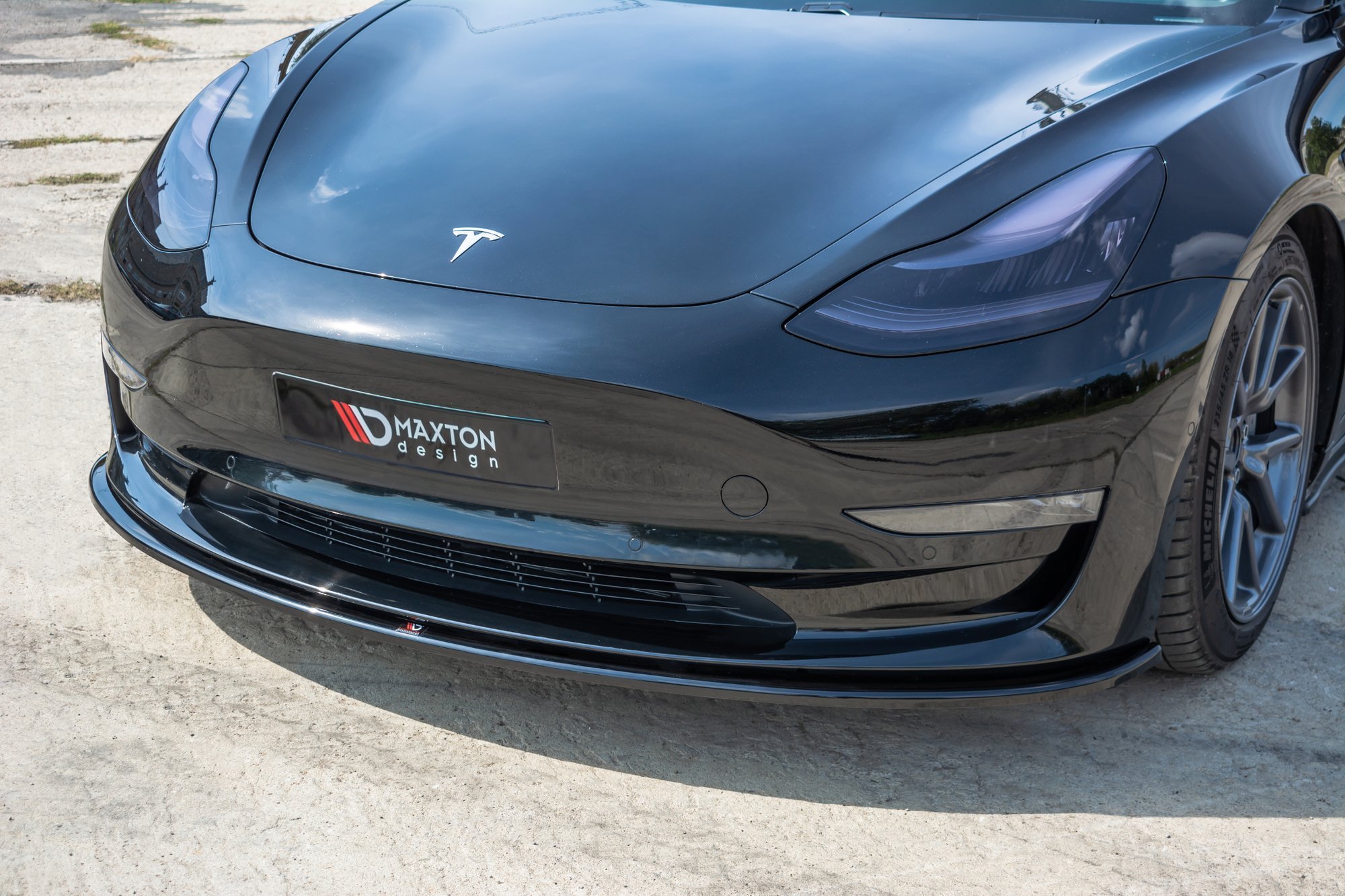 Maxton Design Передний сплиттер Tesla Model 3 — изображение 3