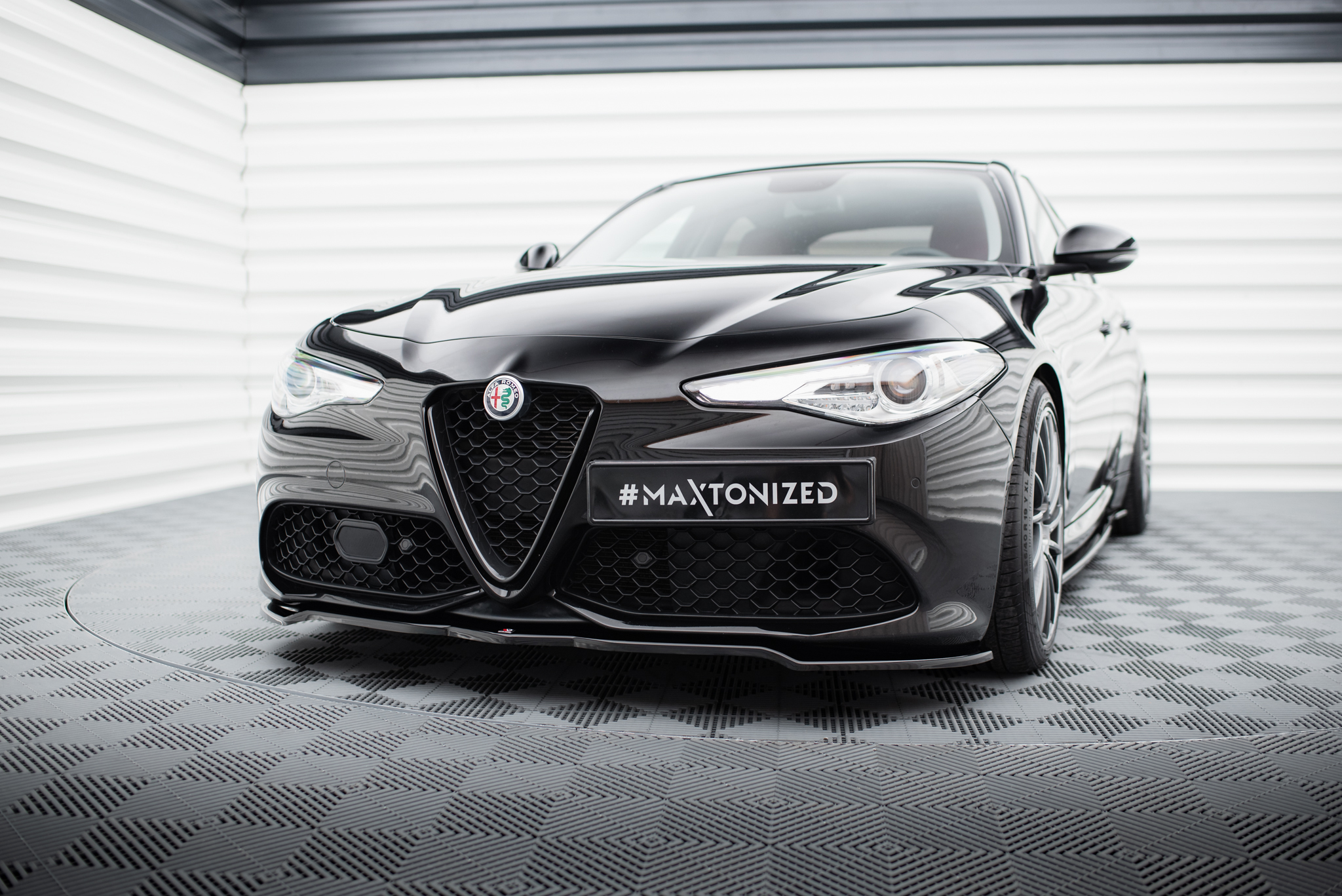 Maxton Design ПЕРЕДНИЙ СПЛИТЕР V.1 ALFA ROMEO GIULIA VELOCE