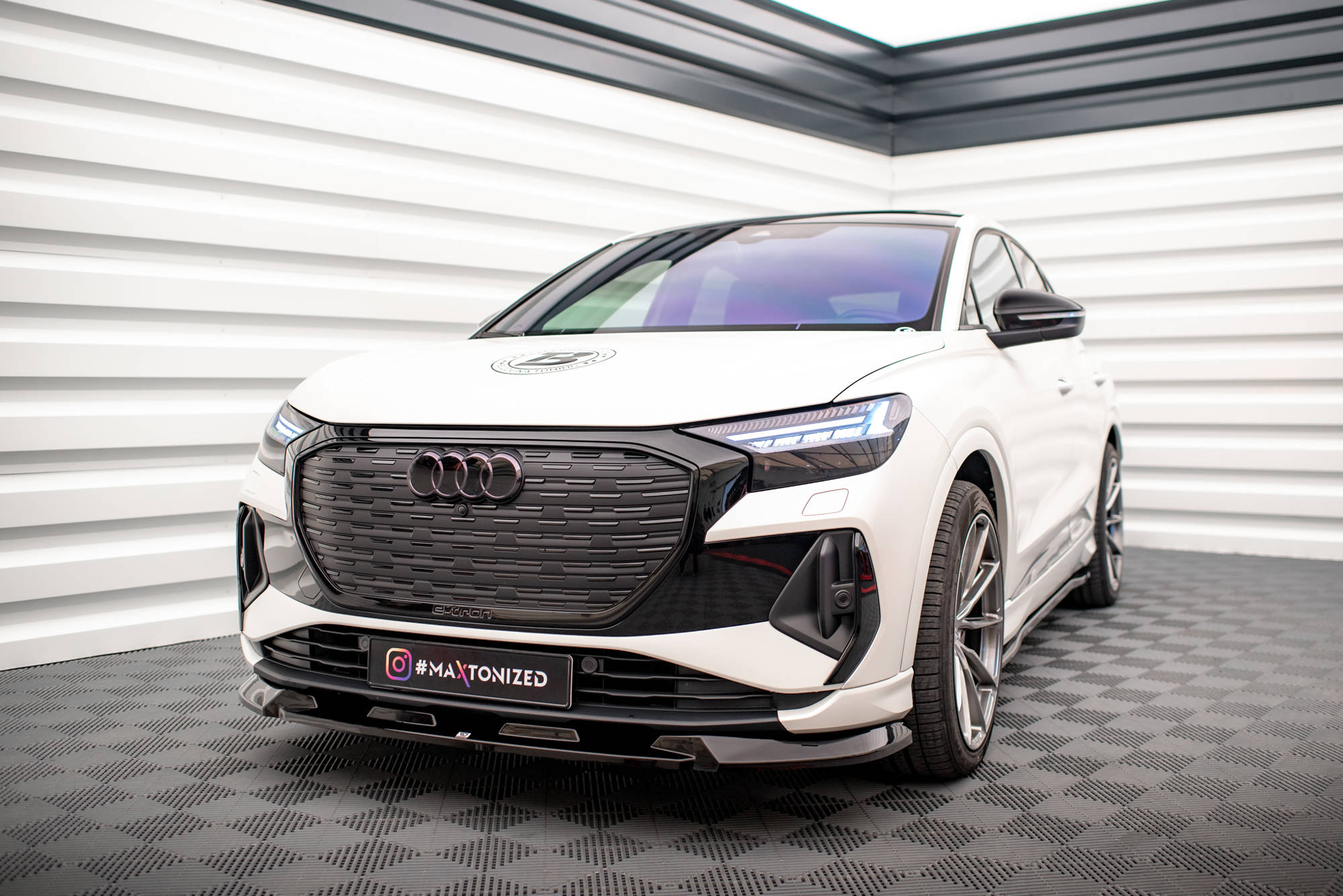 Maxton Design Передний сплиттер V.1 для Audi Q4 etron Sportback S-line Mk1