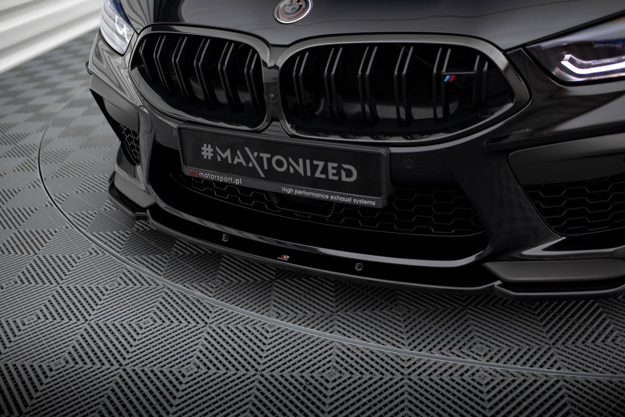Maxton Design Передний сплиттер V.1 + закрылки для BMW M8 Gran Coupe F93 / Coupe F92 — изображение 3