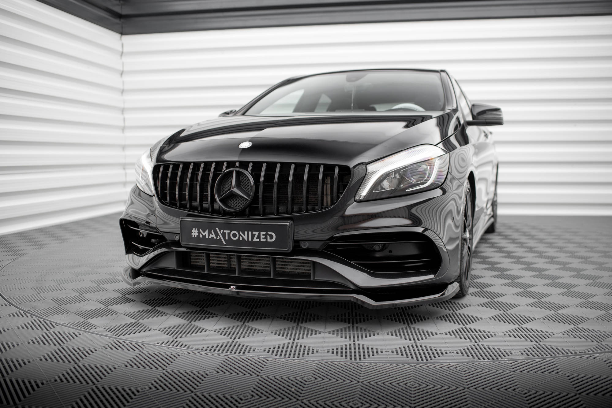 Maxton Design Передний сплиттер V.1 Mercedes-Benz A AMG-Line W176 рестайлинг