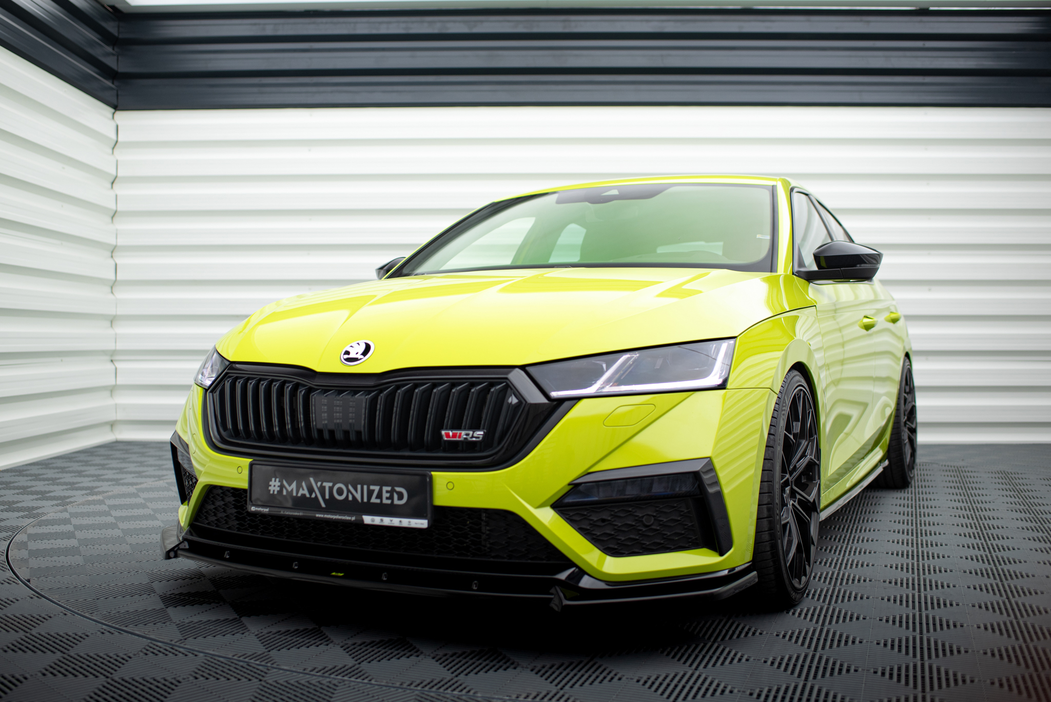Maxton Design Передний сплиттер V.1 Skoda Octavia RS Mk4