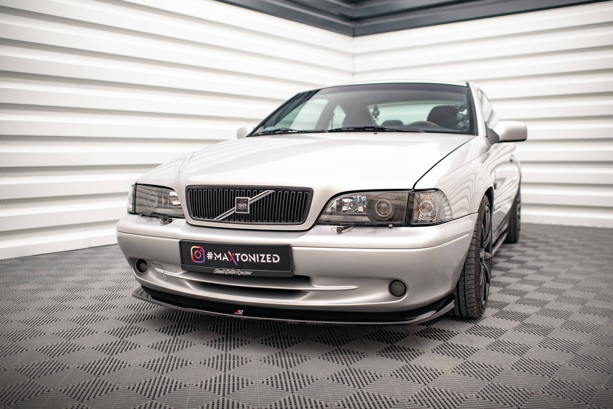 Maxton Design Передний спойлер V.1 для Volvo C70 Mk1