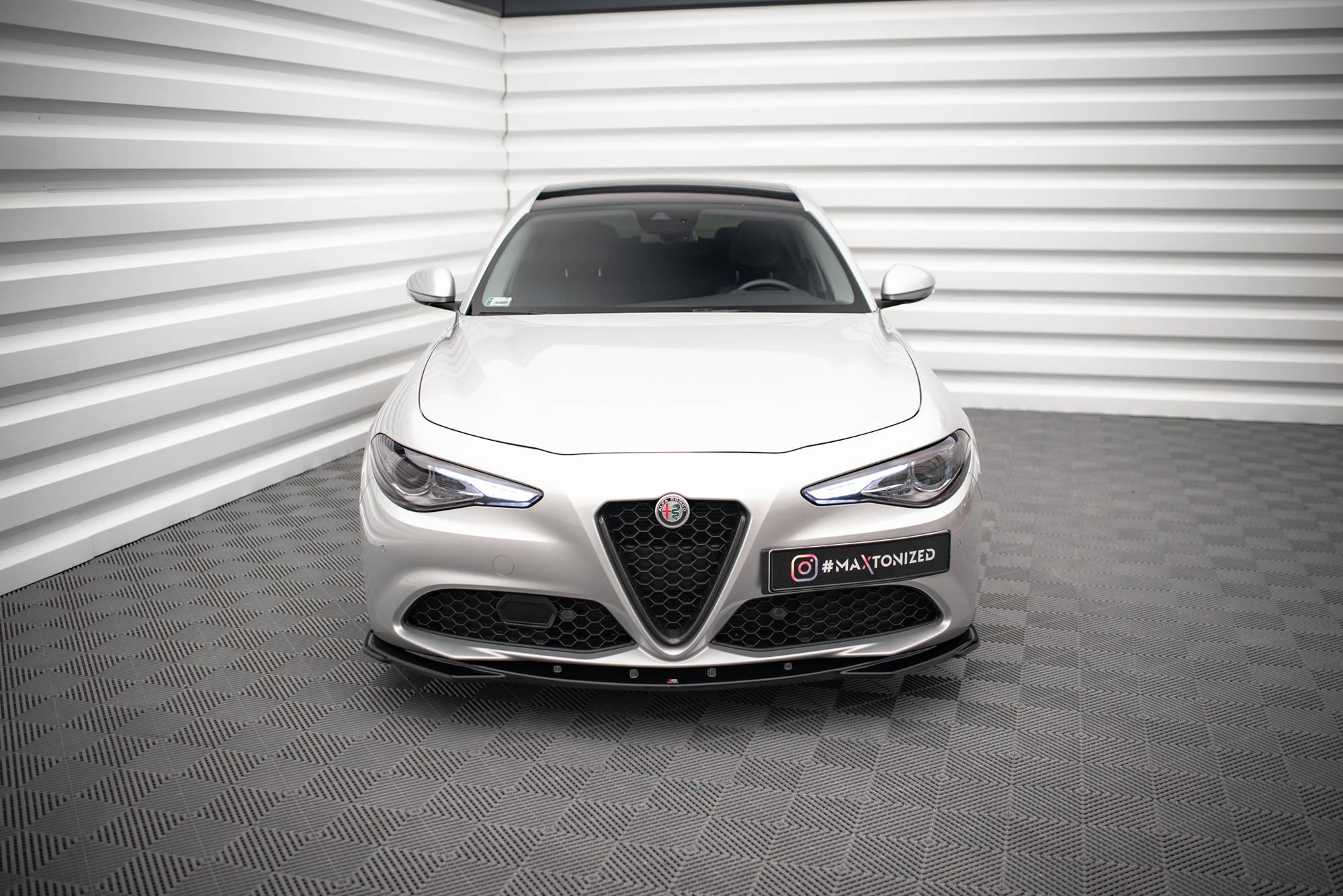 Maxton Design Передний сплиттер V.2 Alfa Romeo Giulia Sport — изображение 2