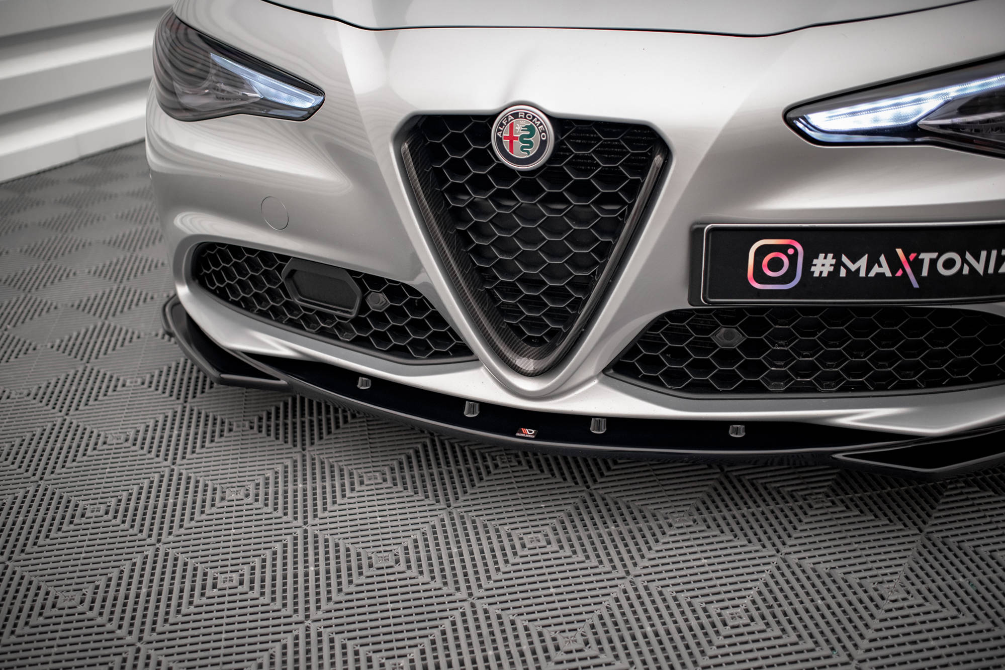 Maxton Design Передний сплиттер V.2 Alfa Romeo Giulia Sport — изображение 3