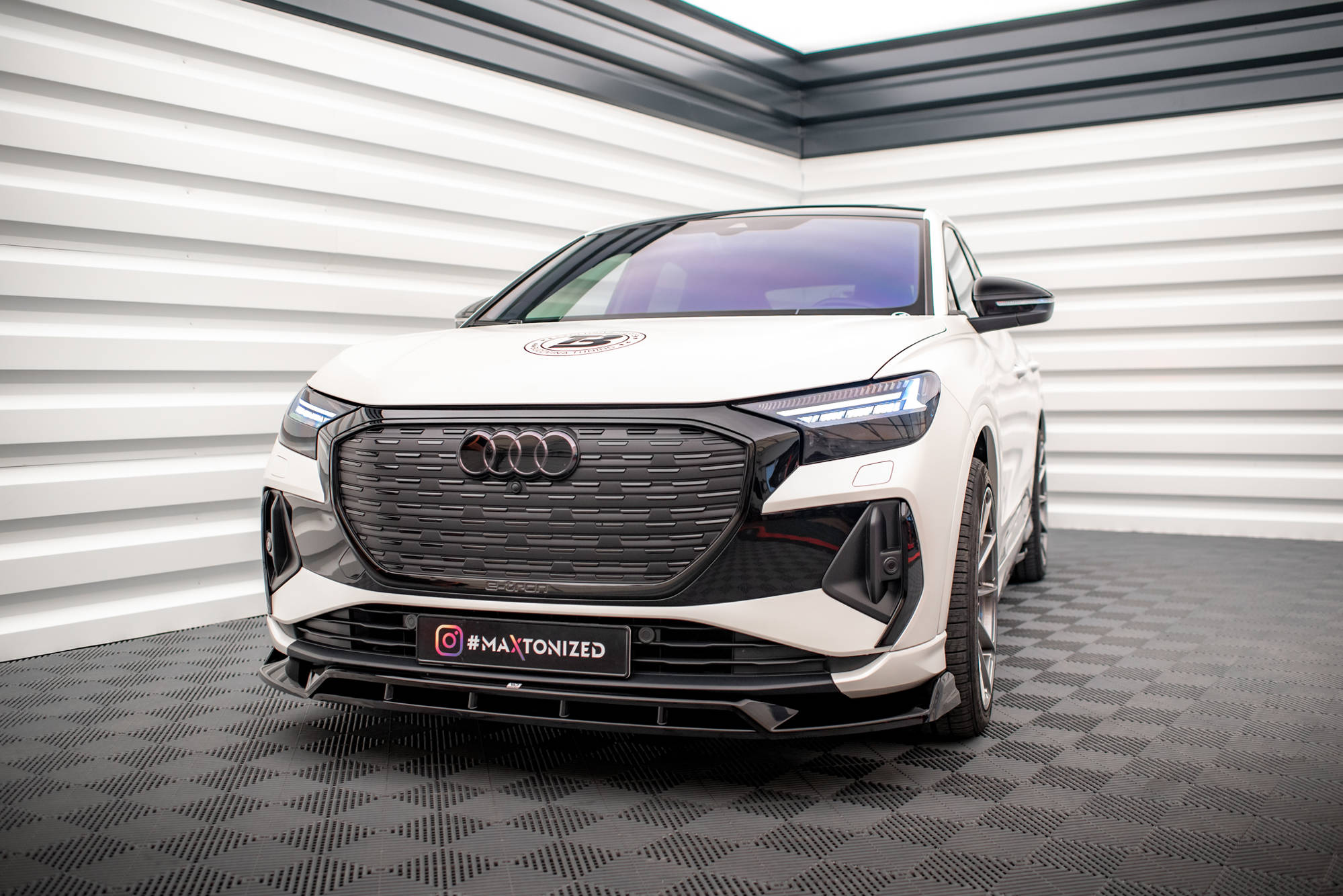 Maxton Design Передний сплиттер V.2 для Audi Q4 etron Sportback S-line Mk1