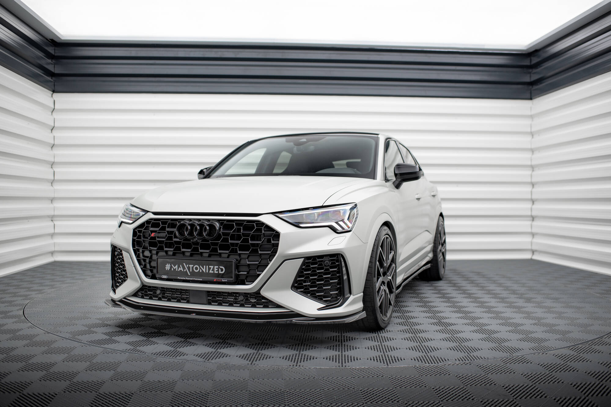 Maxton Design Передний сплиттер V.2 Audi RSQ3 Sportback / SUV F3