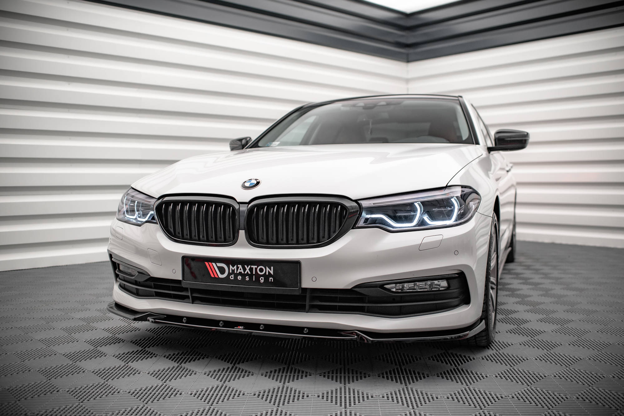 Maxton Design Передний сплиттер V.2 для BMW 5 G30 / G31