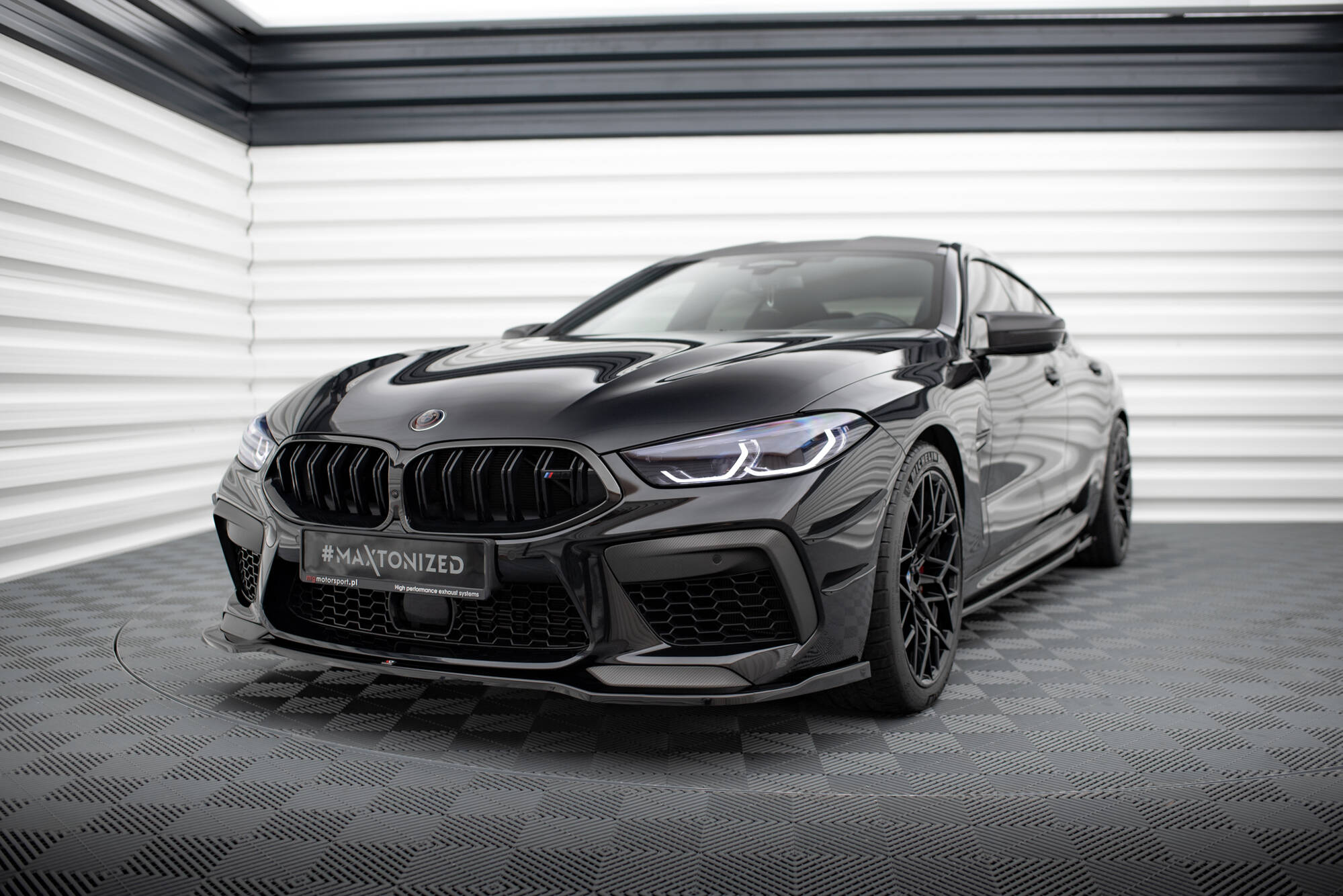 Maxton Design Передний сплиттер V2 для BMW M8 Gran Coupe F93 / Coupe F92