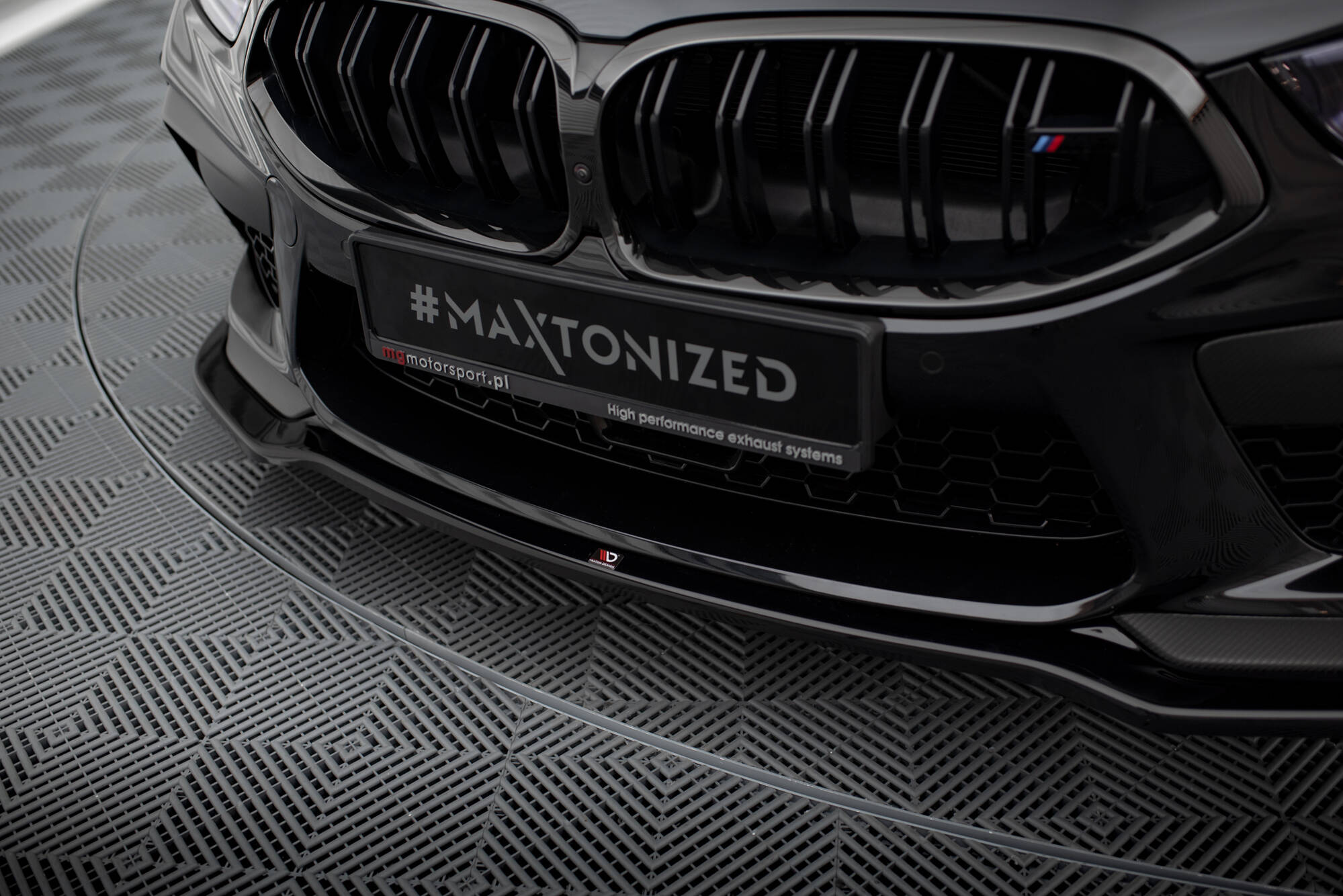 Maxton Design Передний сплиттер V2 для BMW M8 Gran Coupe F93 / Coupe F92 — изображение 3