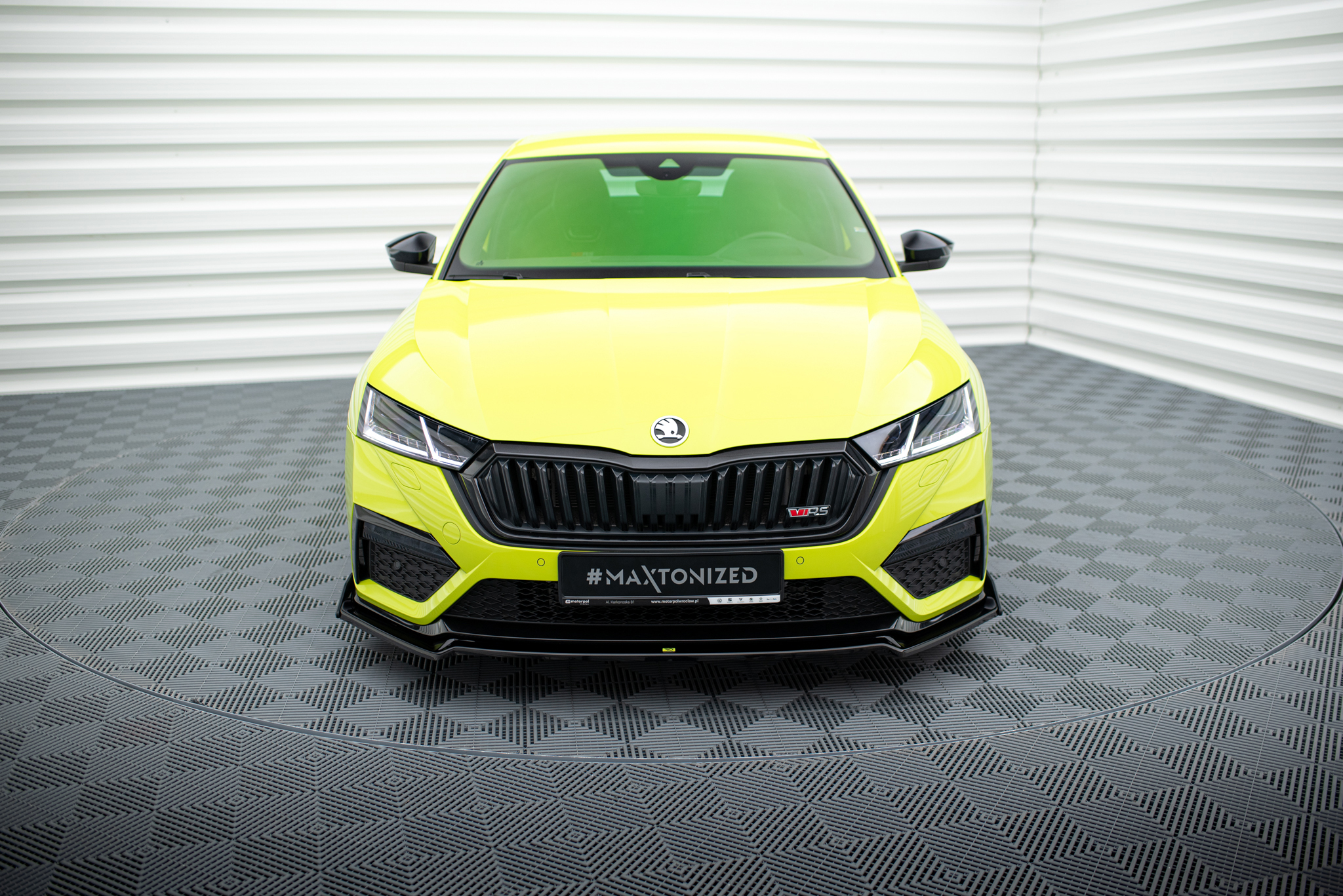 Maxton Design Передний сплиттер V.2 + закрылки для Skoda Octavia RS Mk4 — изображение 2