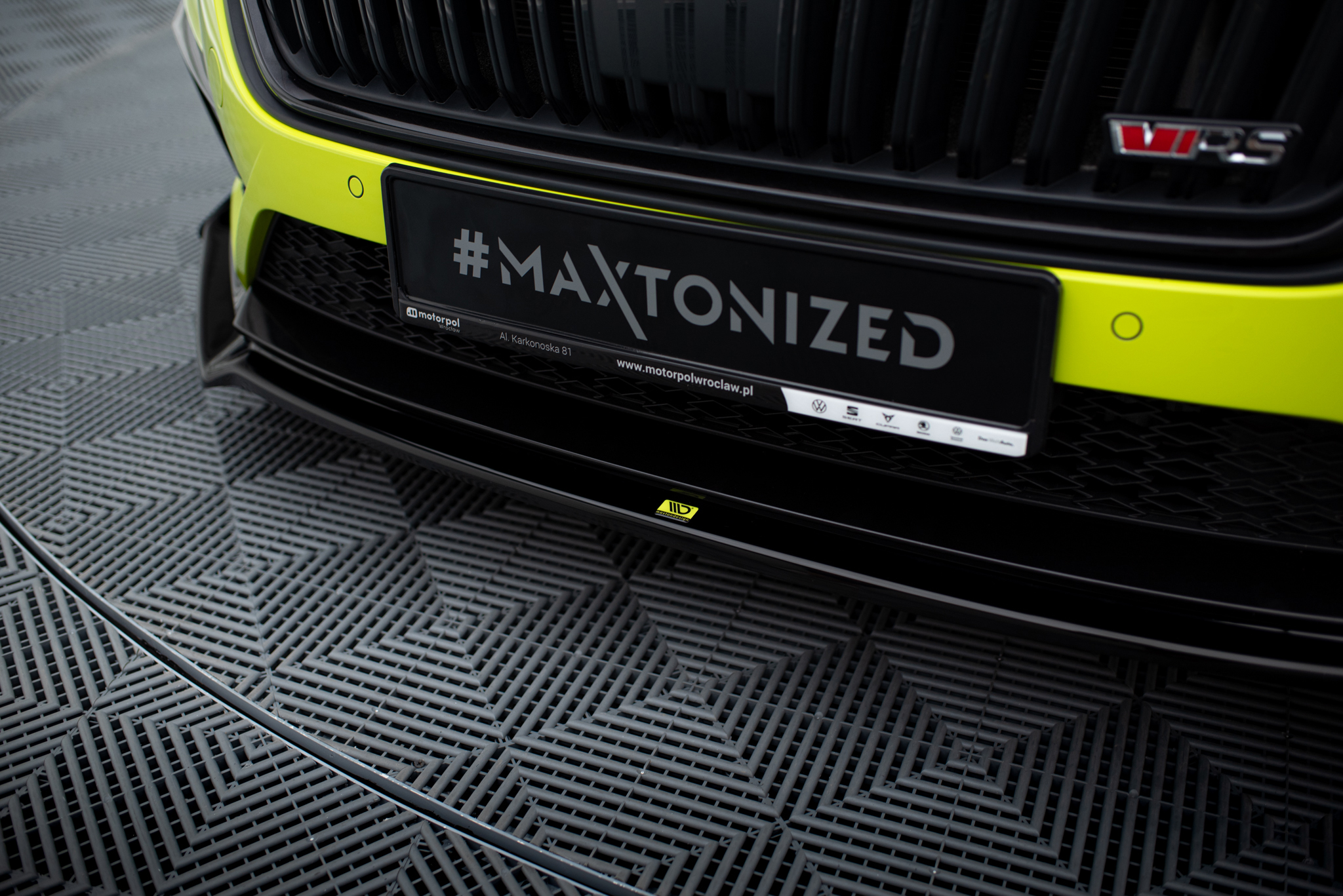 Maxton Design Передний сплиттер V.2 + закрылки для Skoda Octavia RS Mk4 — изображение 3