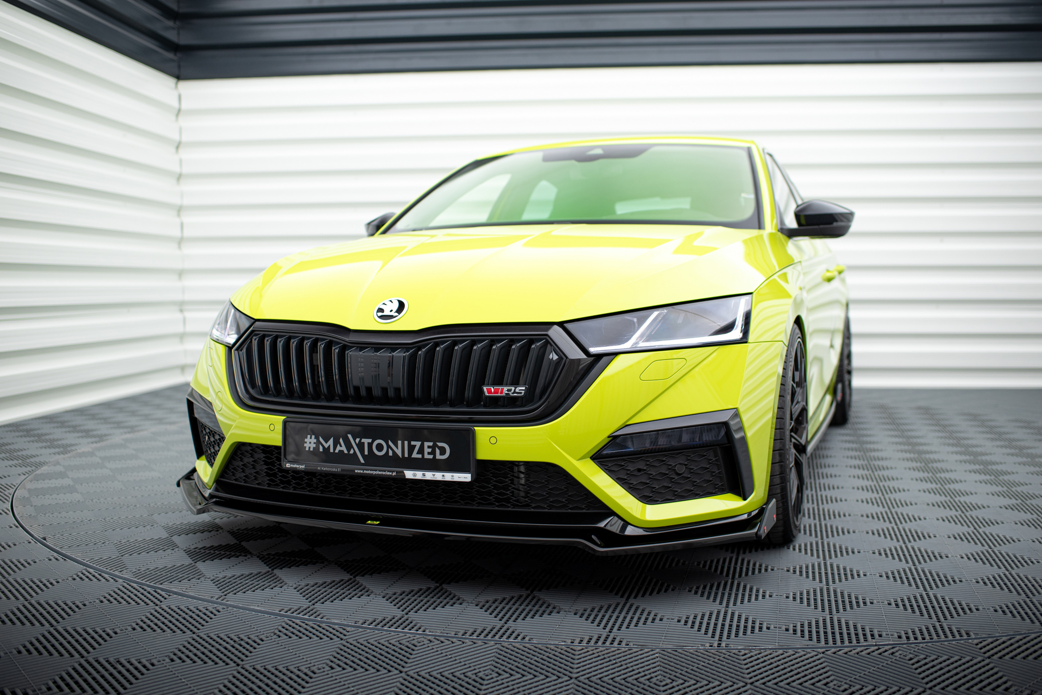 Maxton Design Передний сплиттер V.2 + закрылки для Skoda Octavia RS Mk4