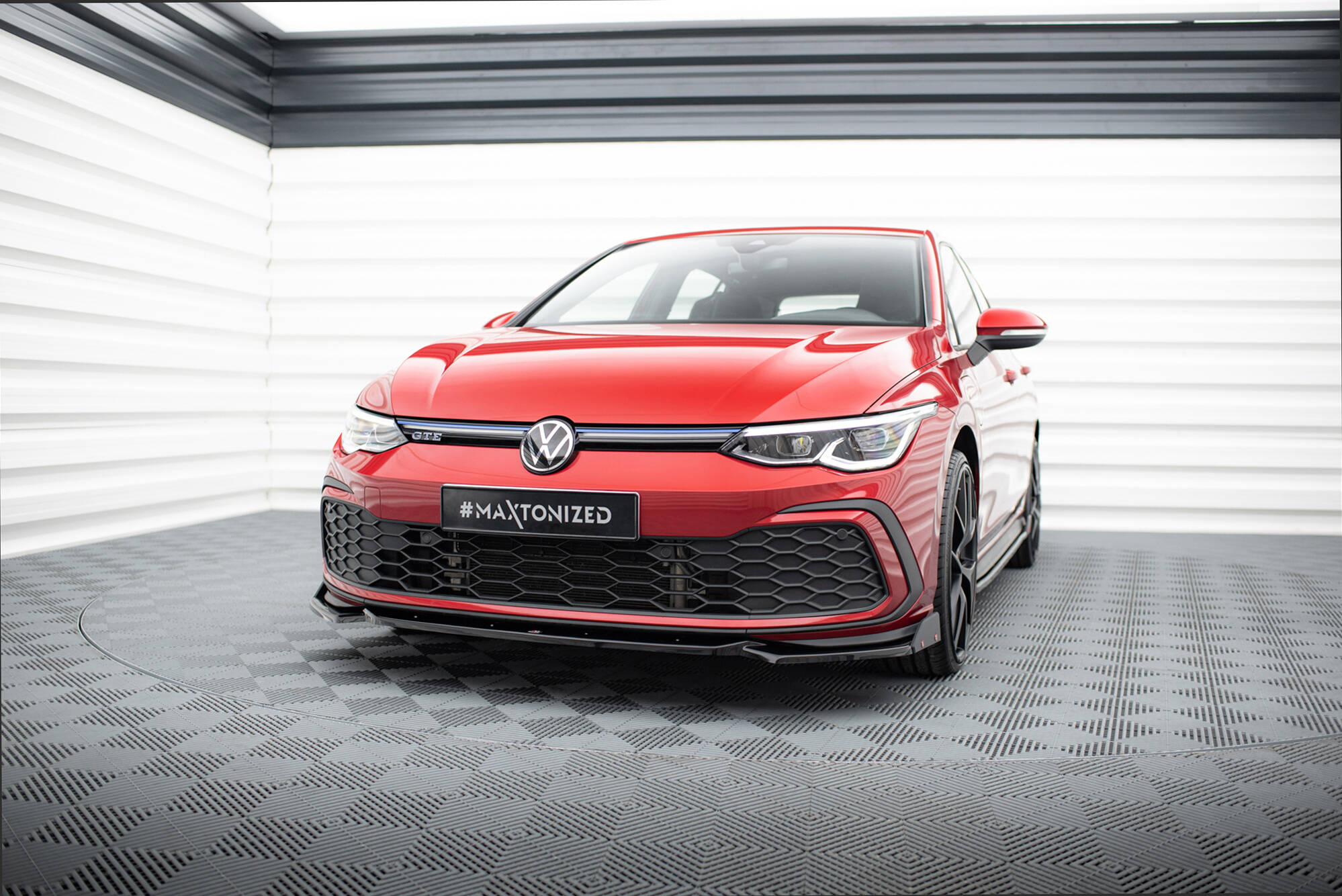 Maxton Design Передний сплиттер V.2 + закрылки для Volkswagen Golf GTI / GTE / GTD / R-Line Mk8