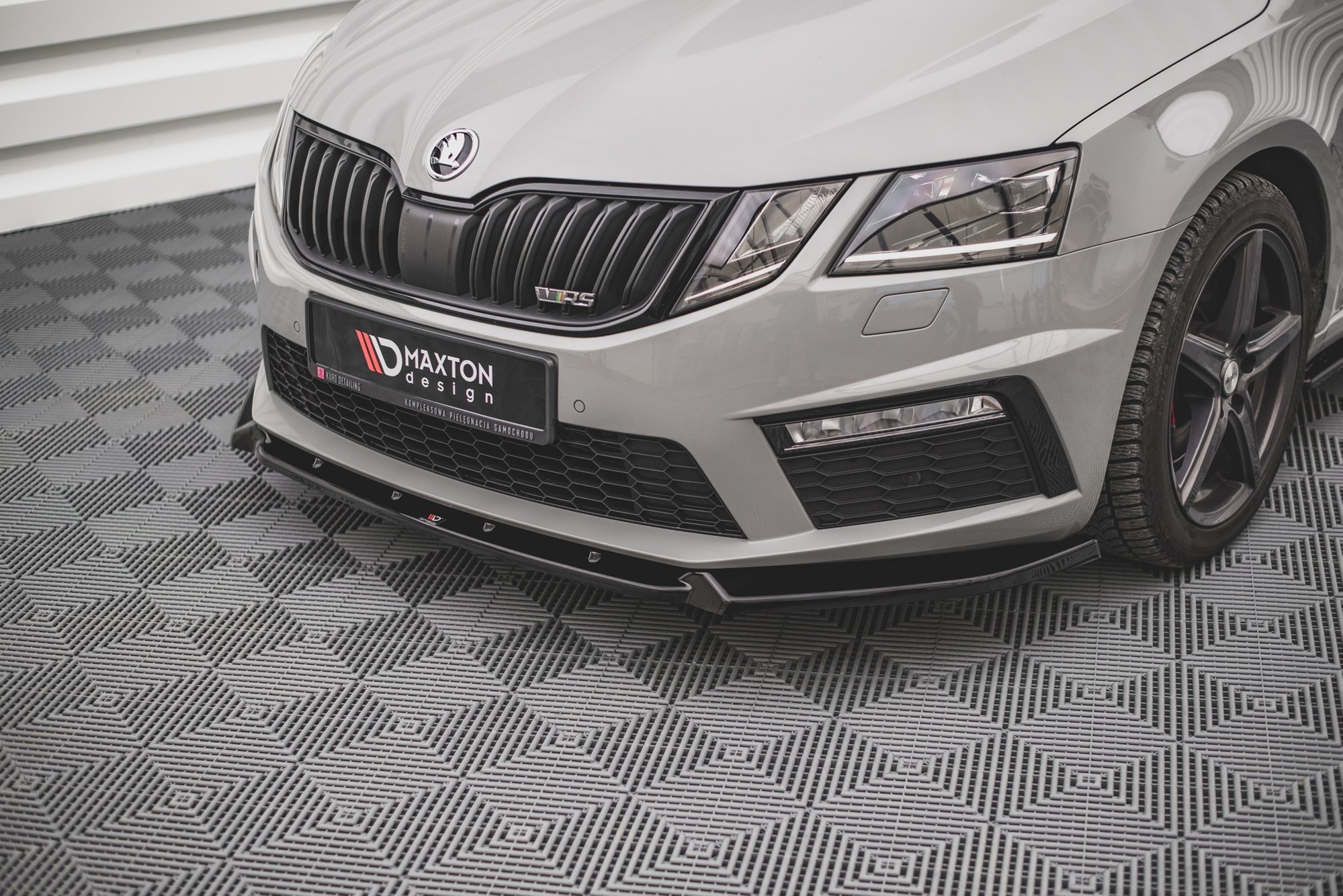 Maxton Design Передний сплиттер V.2 для Skoda Octavia RS Mk3 (рестайлинг)