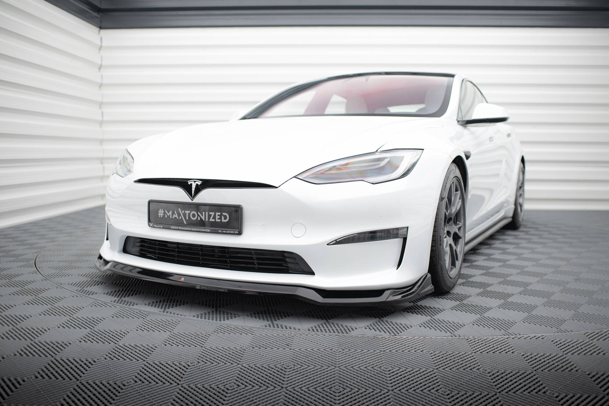 Maxton Design Передний сплиттер V.2 для Tesla Model S Plaid Mk1 (рестайлинг)