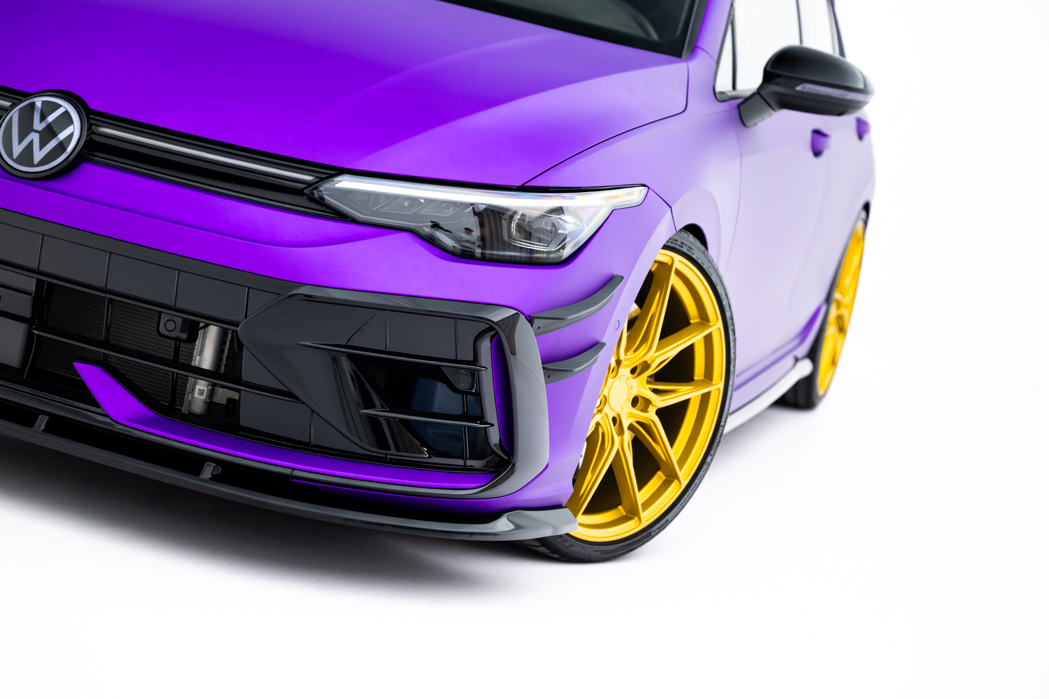 Maxton Design Передний сплиттер V2 для Volkswagen Golf R Hatchback Mk8 Facelift — изображение 3