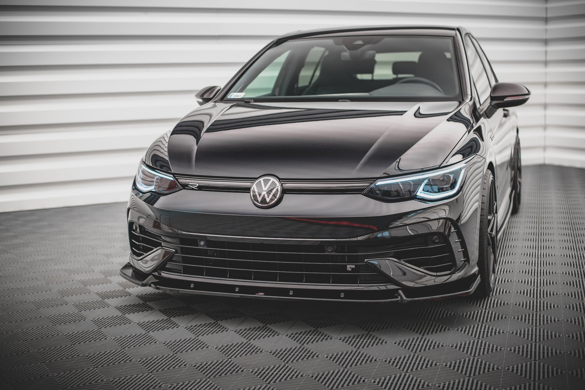 Maxton Design Передний сплиттер V.2 для Volkswagen Golf R хэтчбек / вариант Mk8